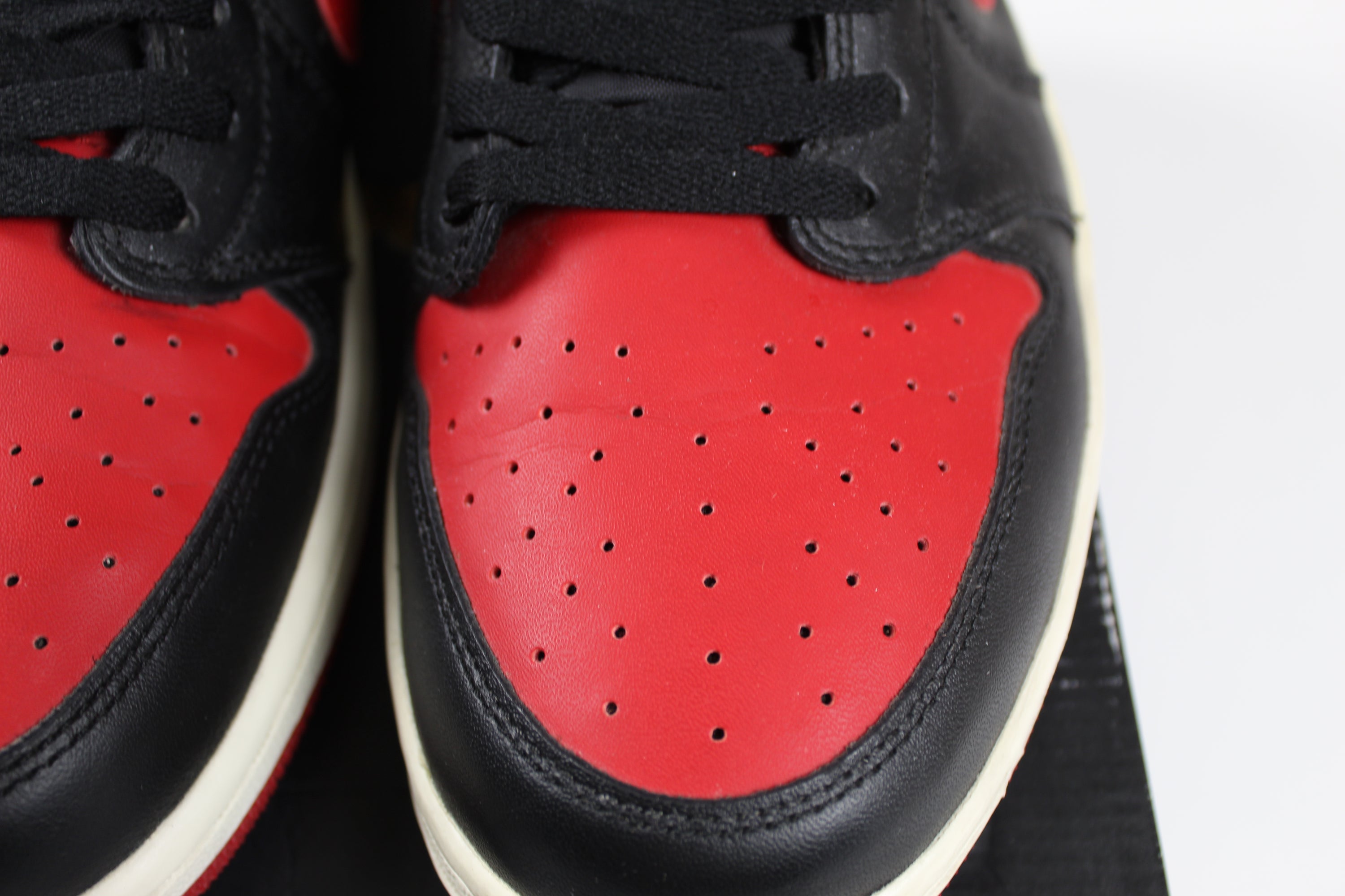 (PRE-OWNED) Jordan 1 Retro Low Bred (2015)