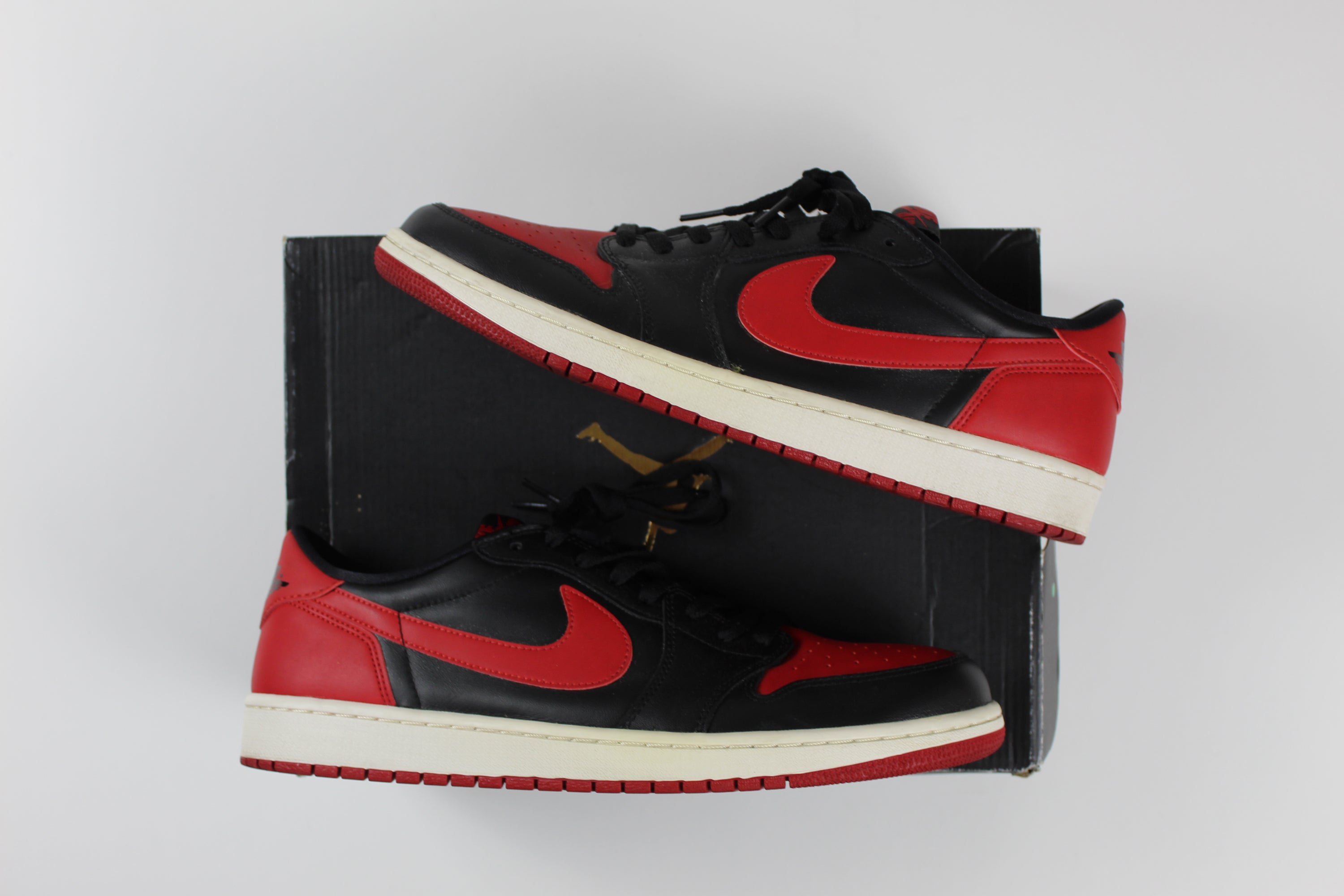 (PRE-OWNED) Jordan 1 Retro Low Bred (2015)