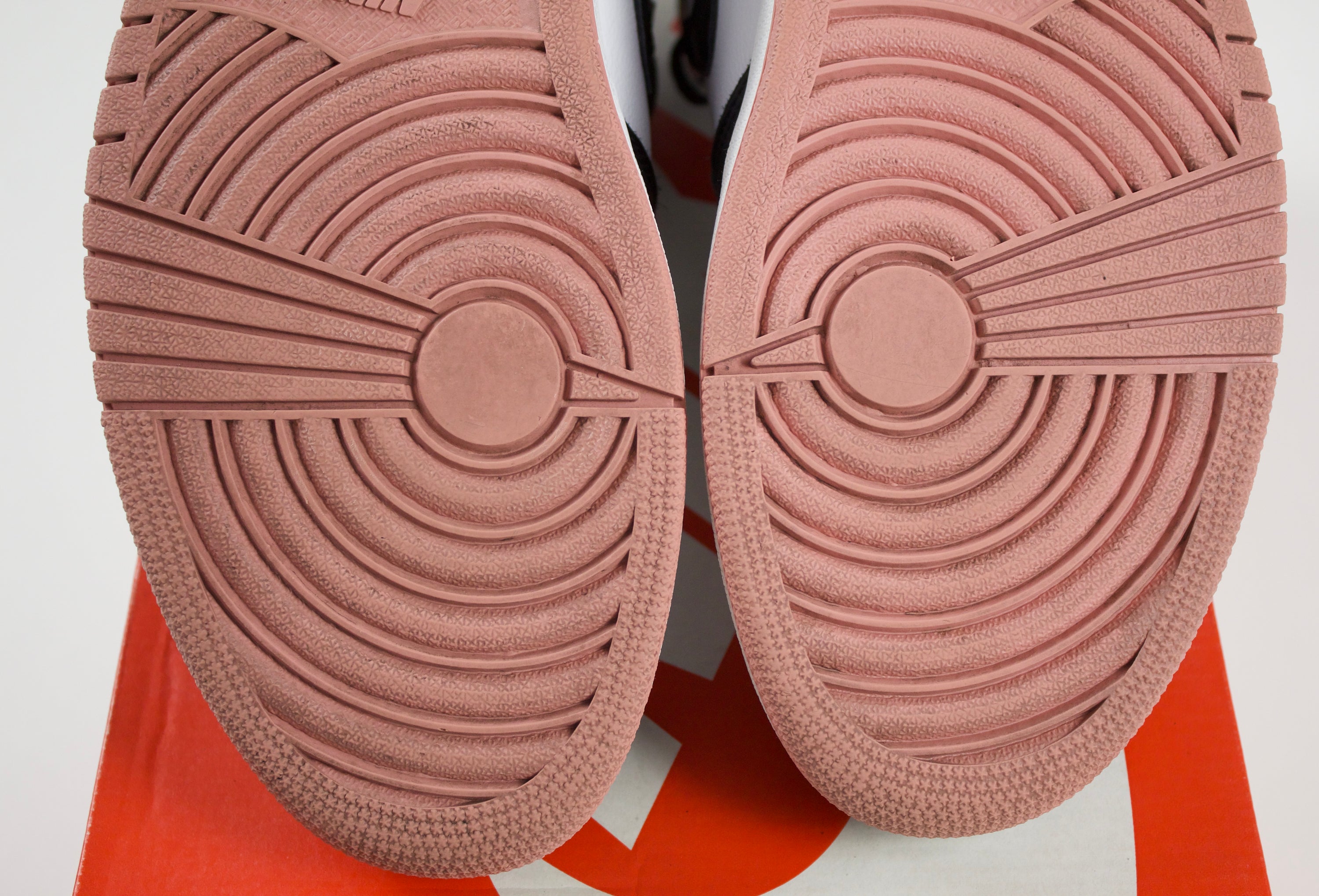 (PRE-OWNED) Jordan 1 Retro High Rust Pink