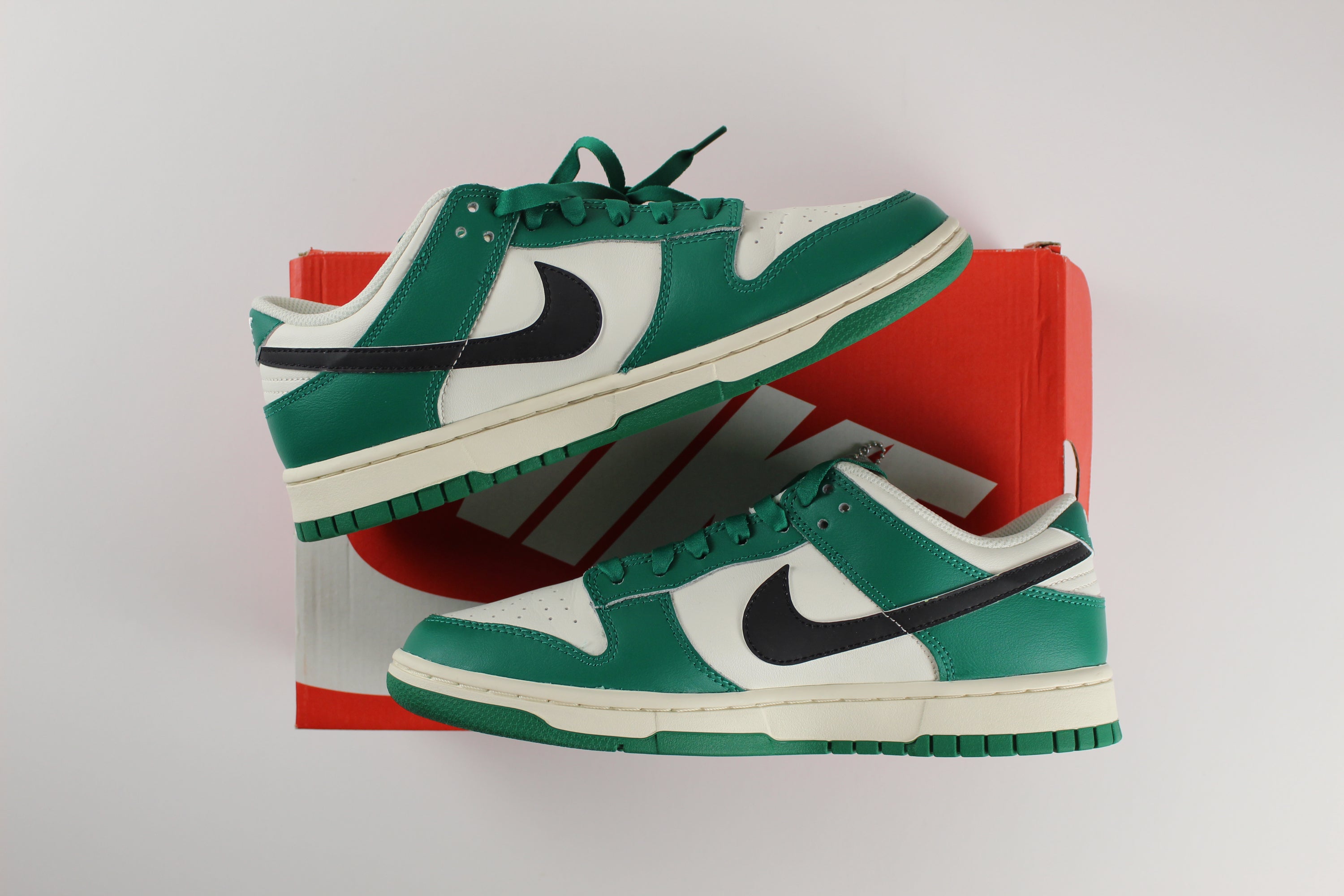 (PRE-OWNED) Nike Dunk Low SE Lottery Pack Malachite Green