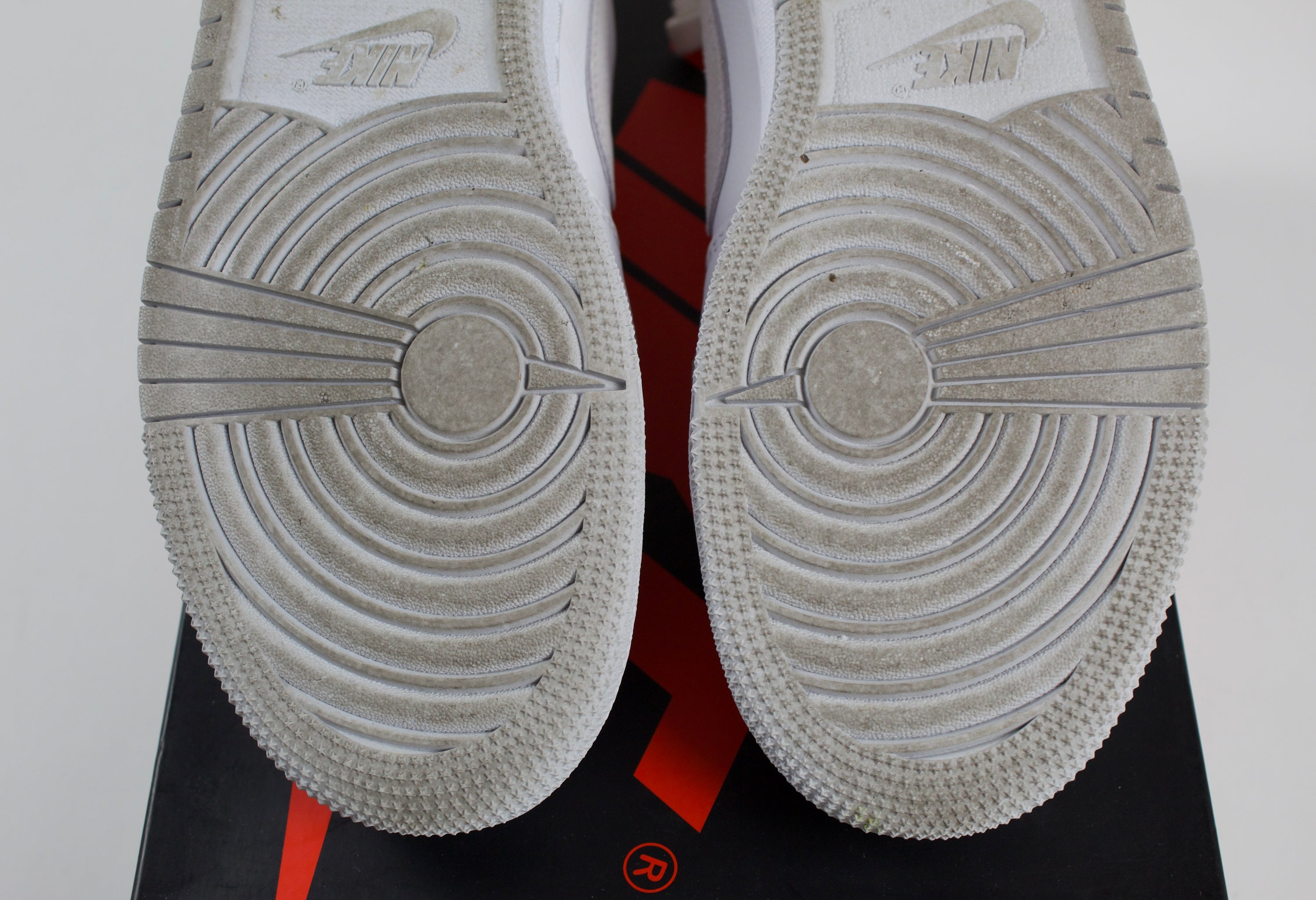 (PRE-OWNED) Jordan 1 Low OG Neutral Grey (2021) (GS)