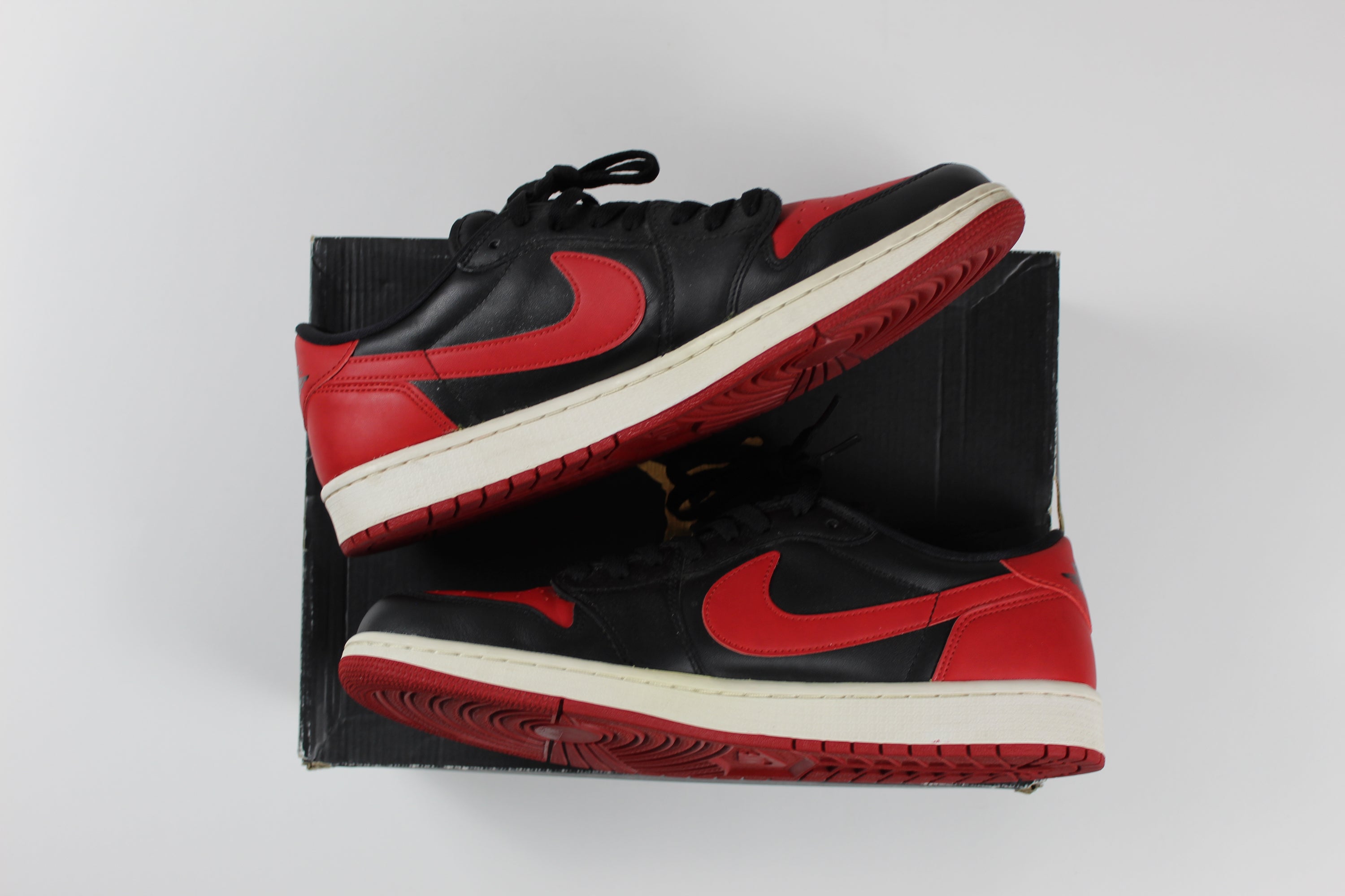 (PRE-OWNED) Jordan 1 Retro Low Bred (2015)