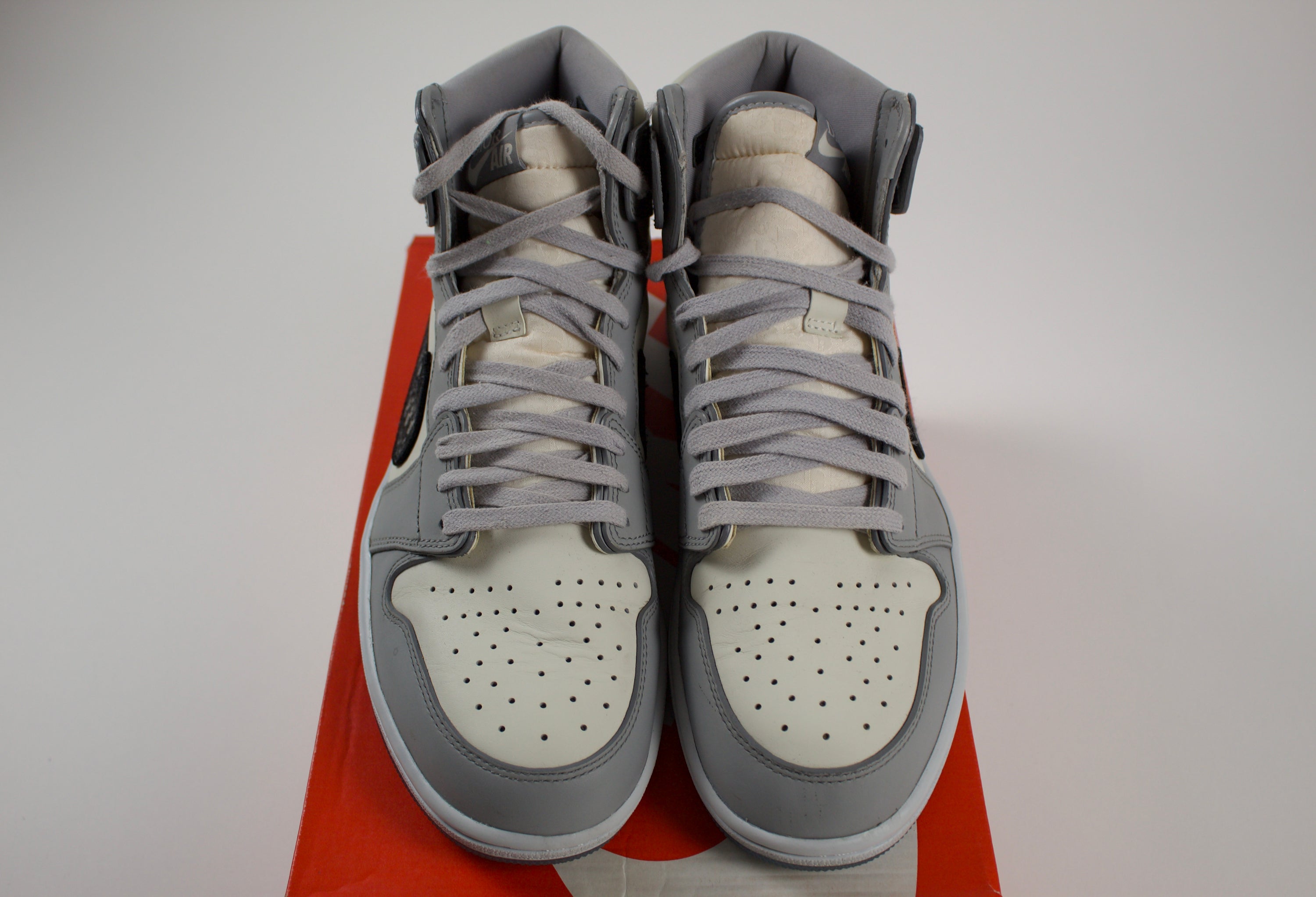 (PRE-OWNED) Jordan 1 Retro High Dior