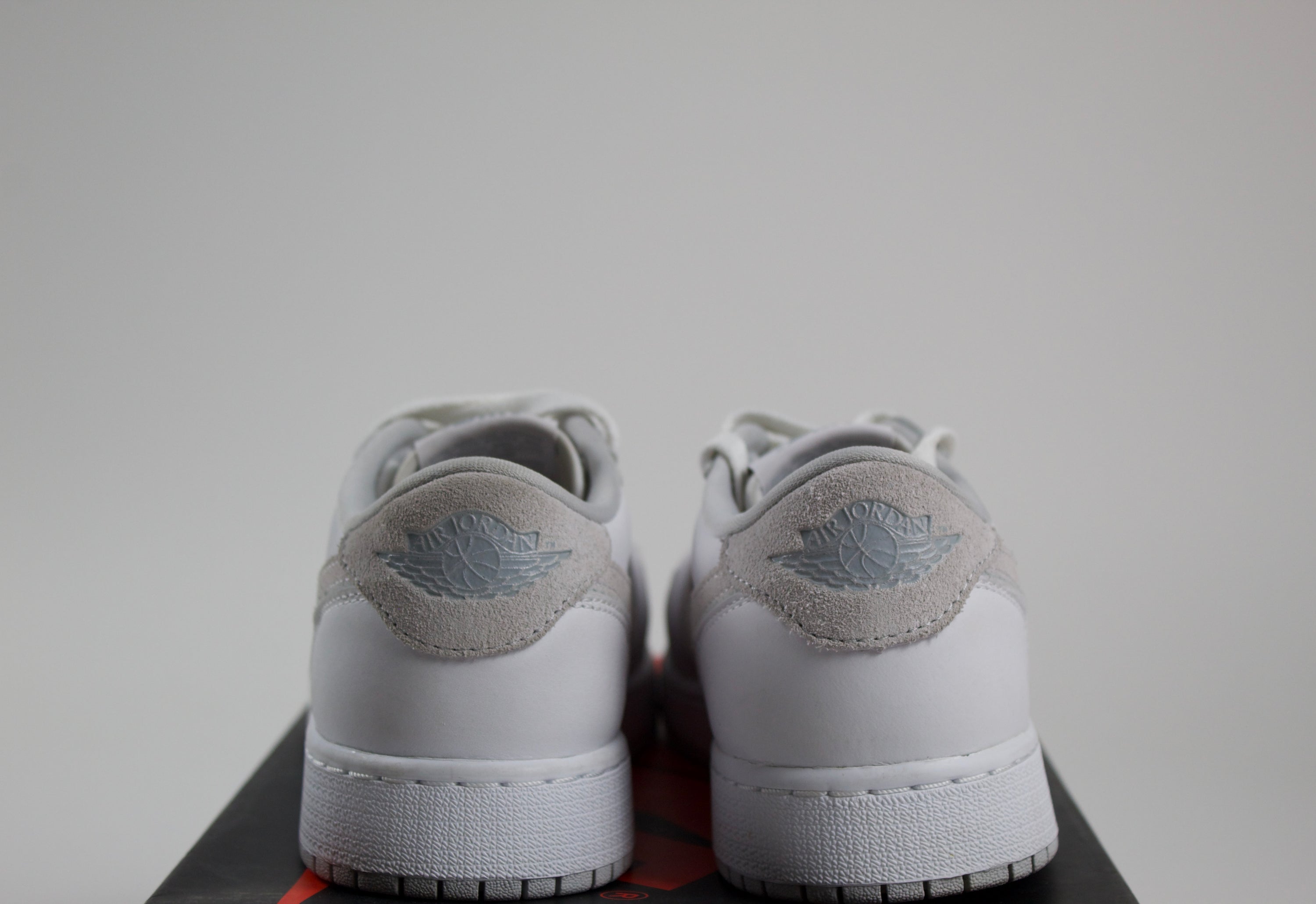 (PRE-OWNED) Jordan 1 Low OG Neutral Grey (2021) (GS)