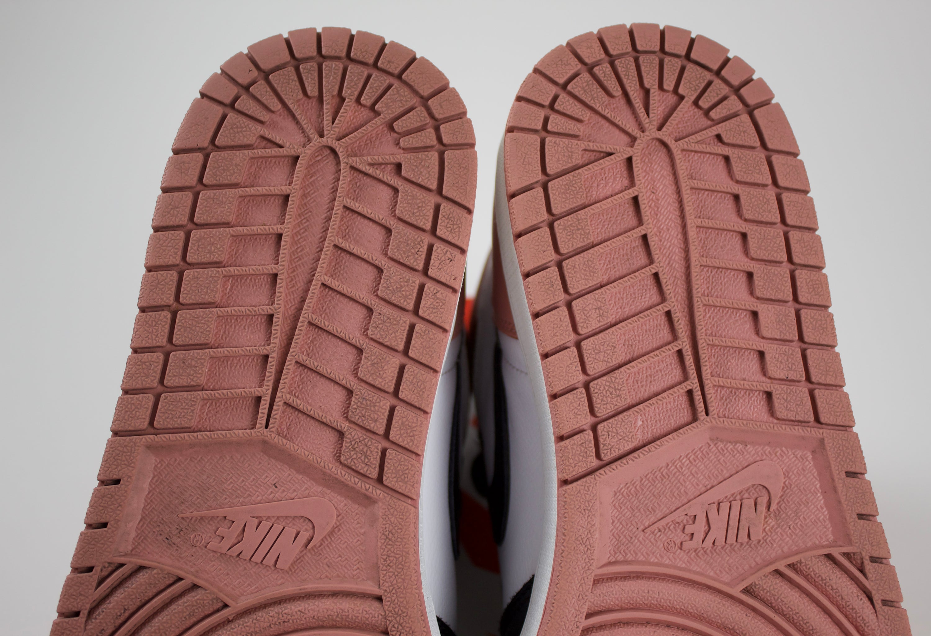 (PRE-OWNED) Jordan 1 Retro High Rust Pink