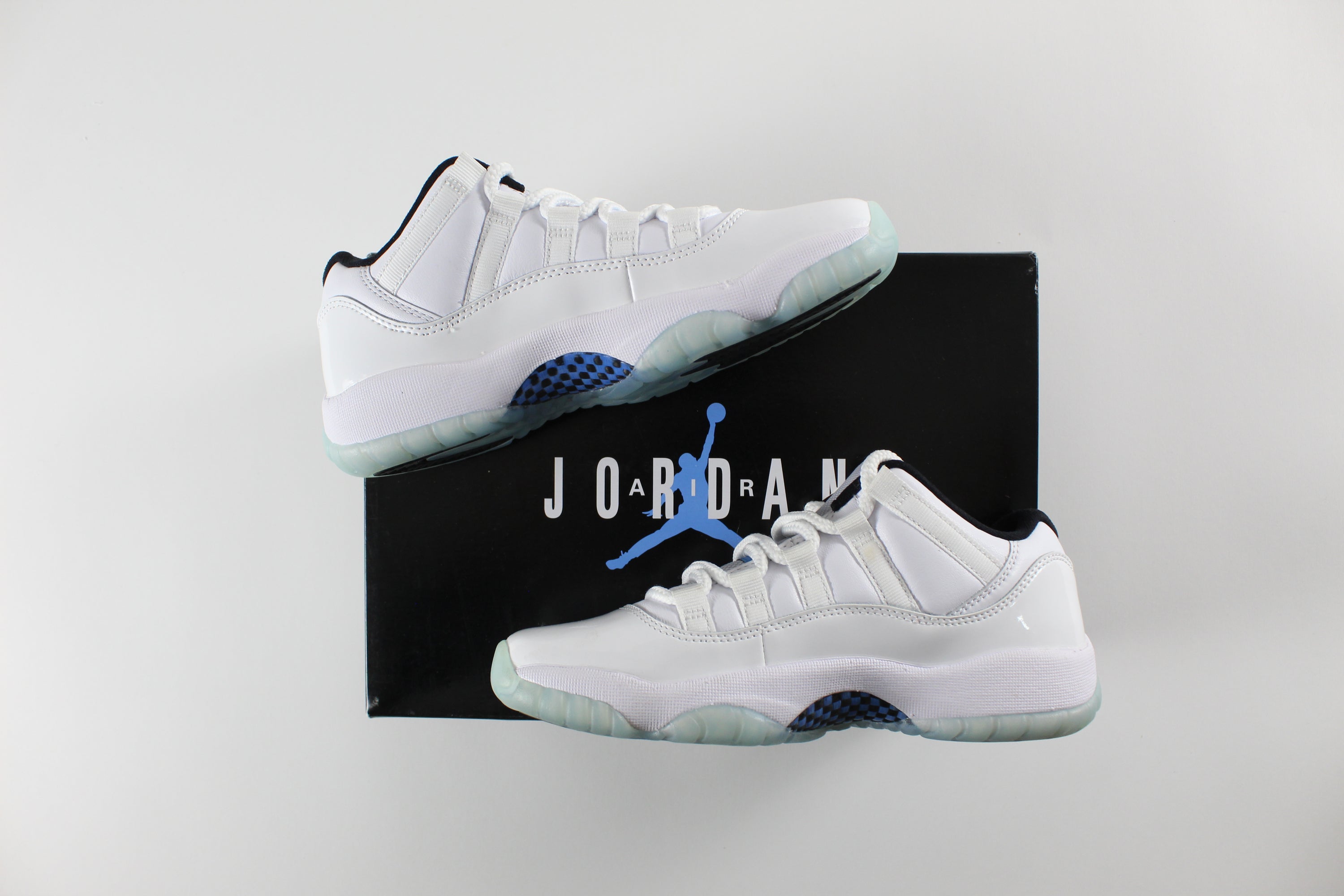 (PRE-OWNED) Jordan 11 Retro Low Legend Blue (GS)