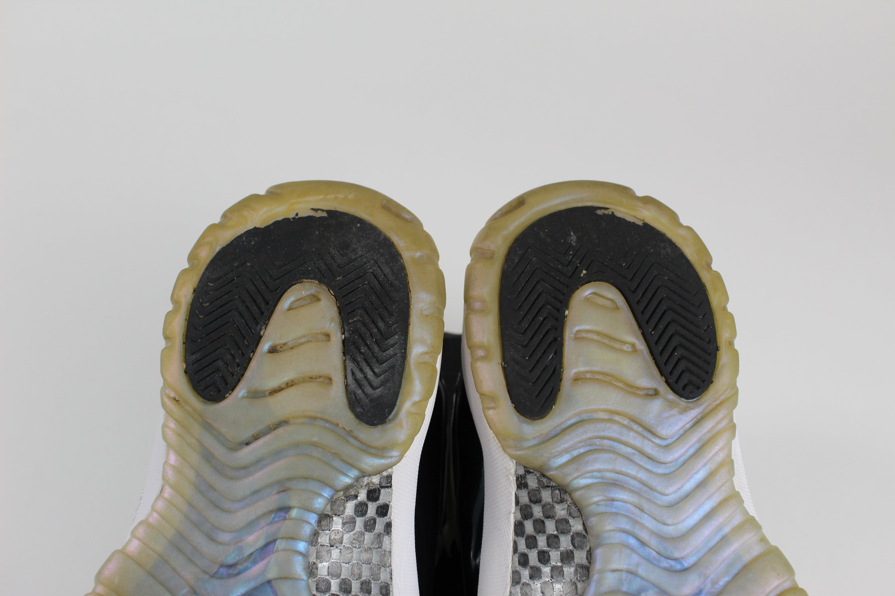 (PRE-OWNED) Jordan 11 Retro Low Iridescent