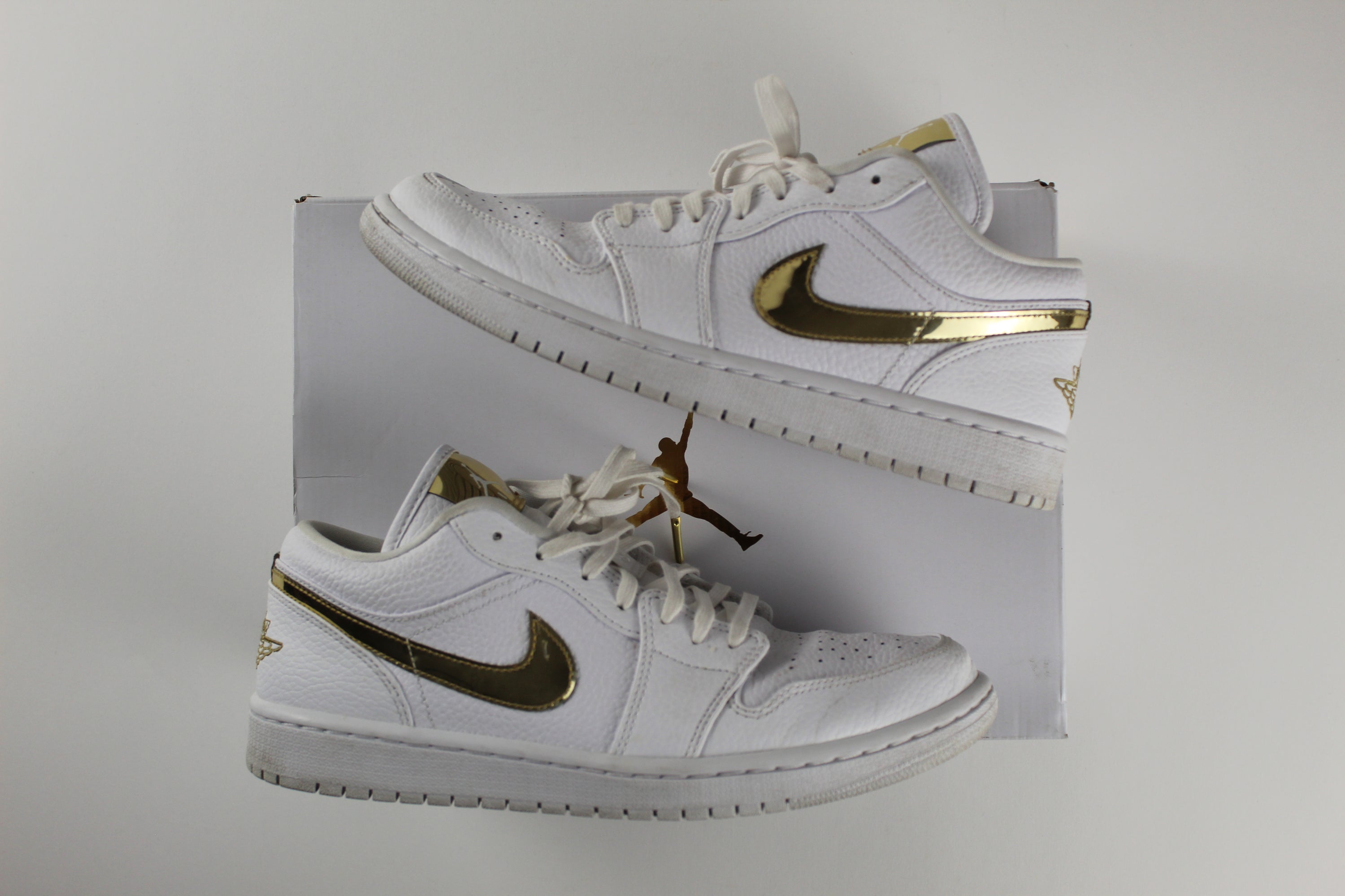 (PRE-OWNED) Jordan 1 Low White Metallic Gold (WMNS)