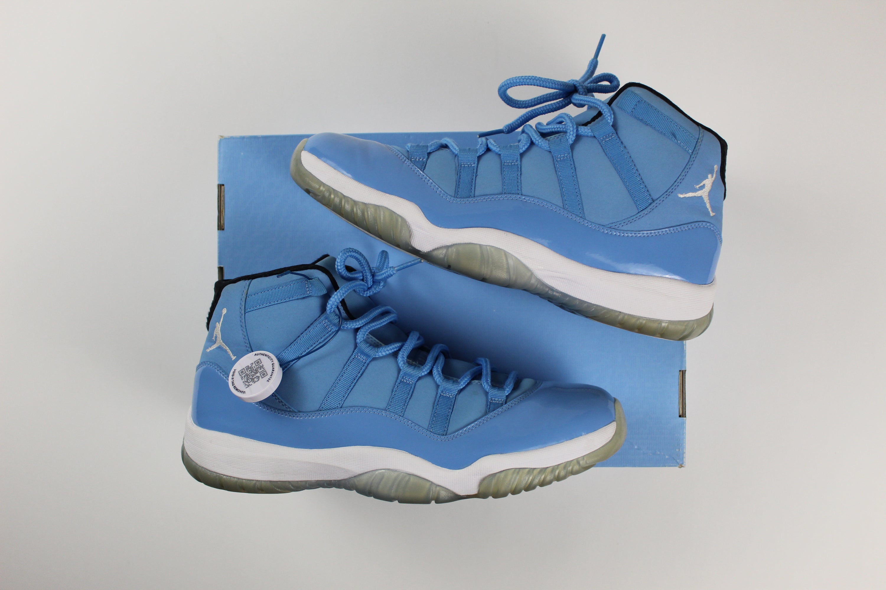 (PRE-OWNED) Jordan 11 Retro Pantone