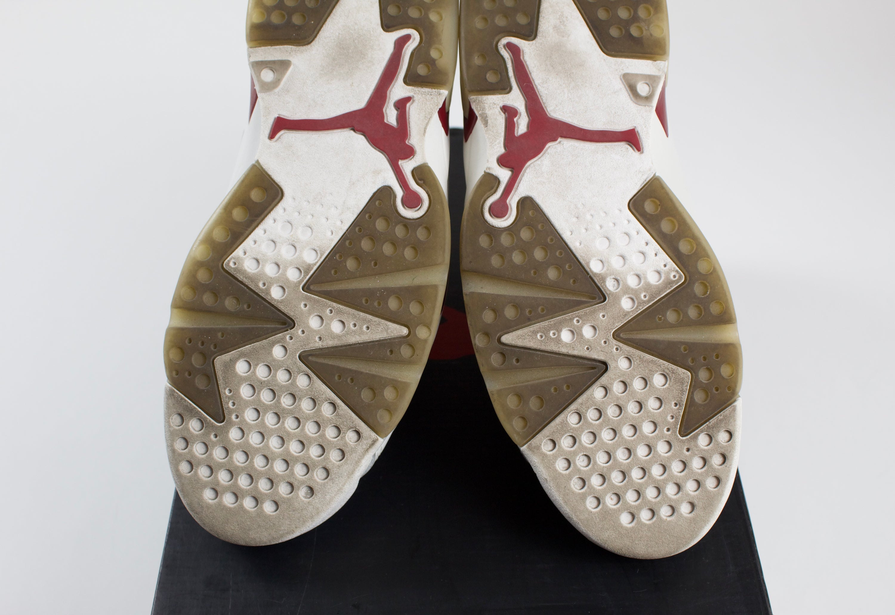 (PRE-OWNED) Jordan 6 Retro Maroon (2015)