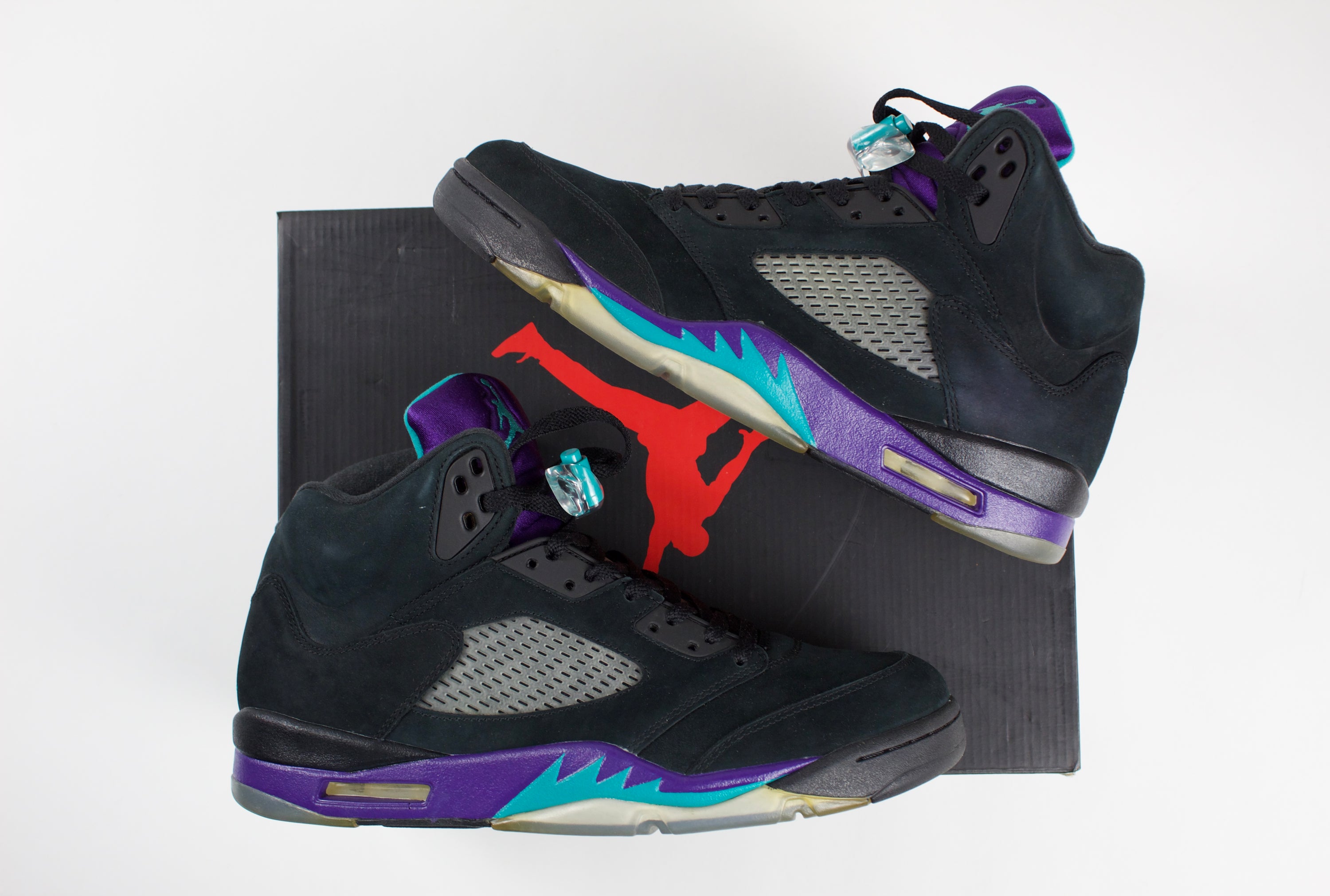 (PRE-OWNED) Jordan 5 Retro Black Grape (2013)