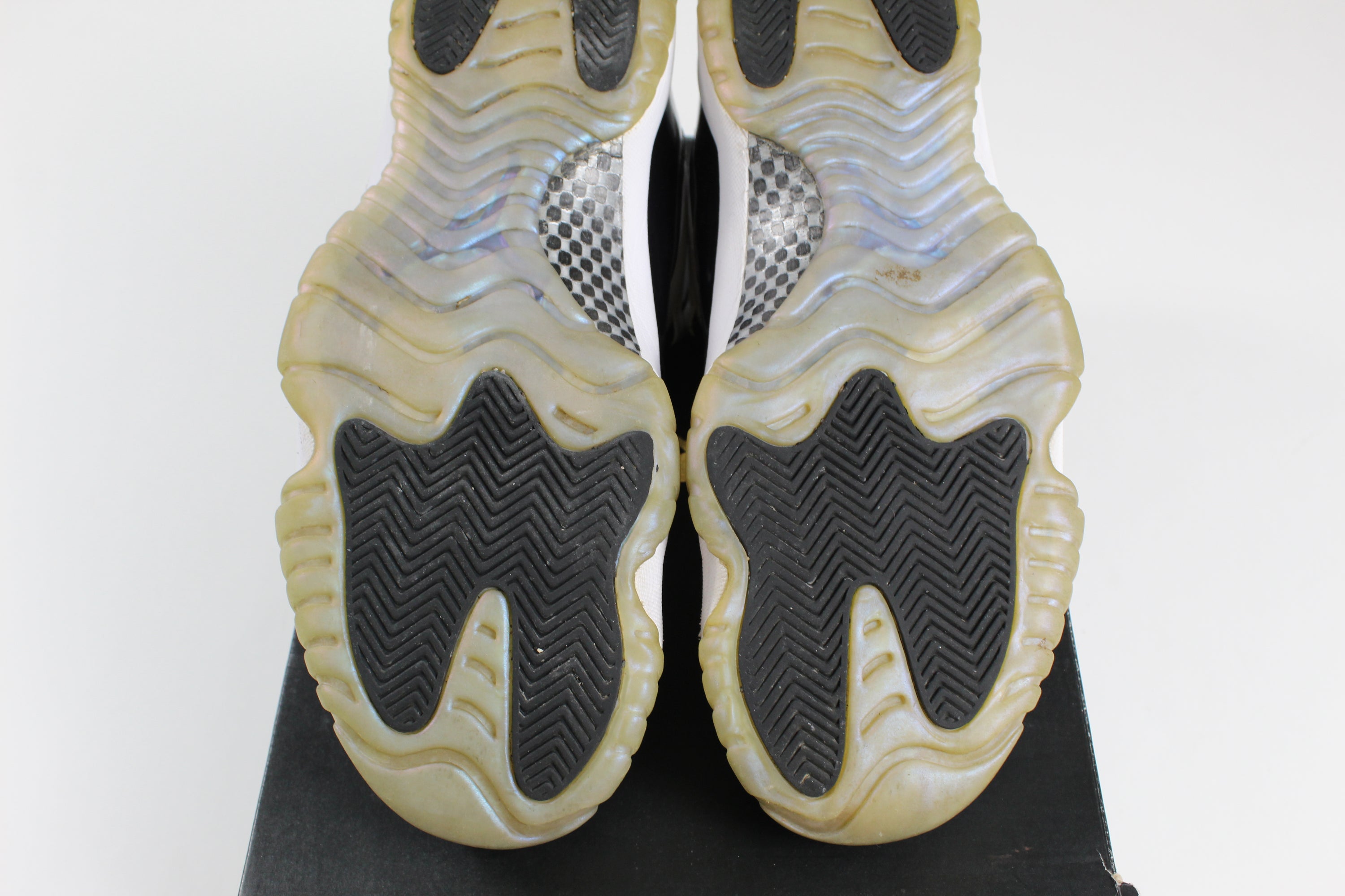 (PRE-OWNED) Jordan 11 Retro Low Iridescent