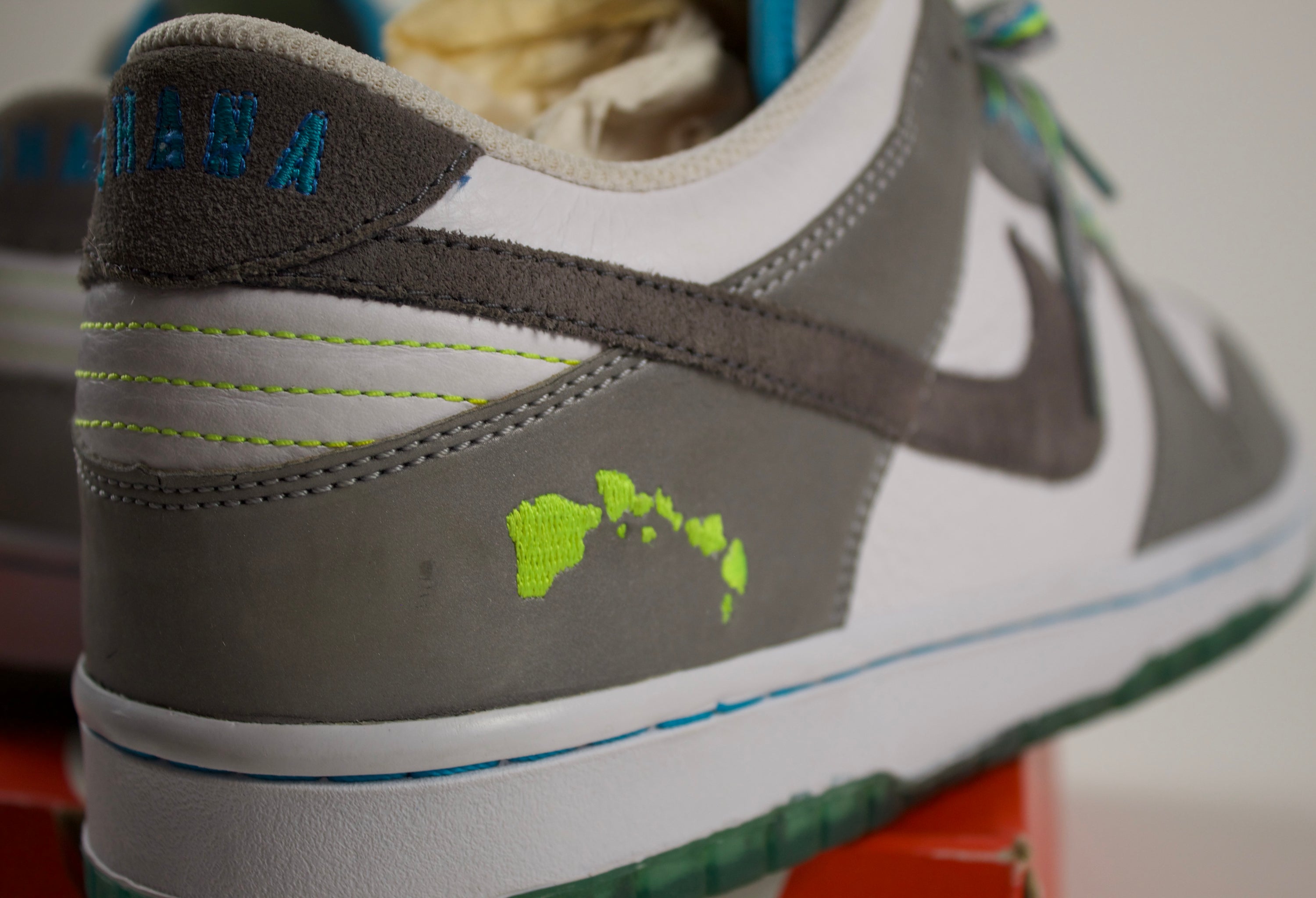 (PRE-OWNED) Nike Dunk Low Ohana 2011 NFL Pro Bowl F&F