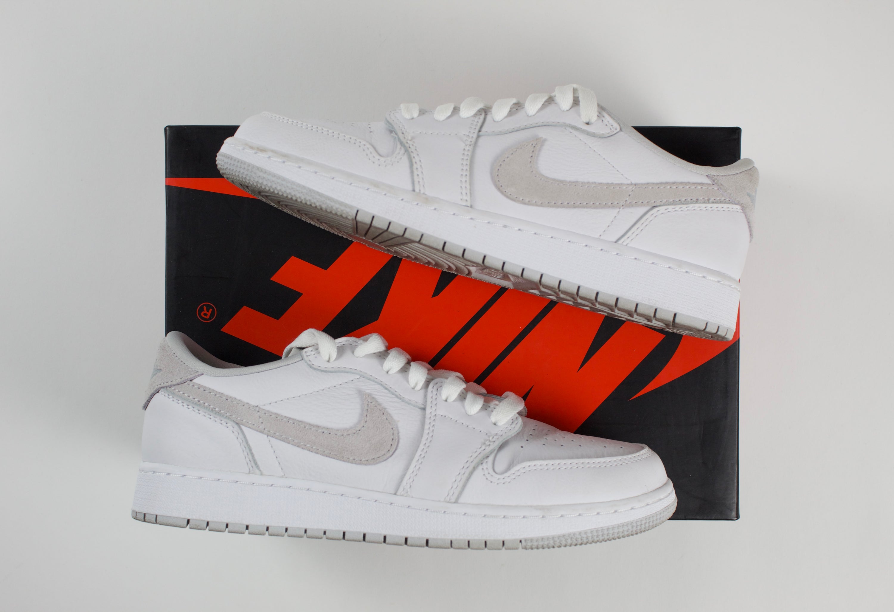(PRE-OWNED) Jordan 1 Low OG Neutral Grey (2021) (GS)