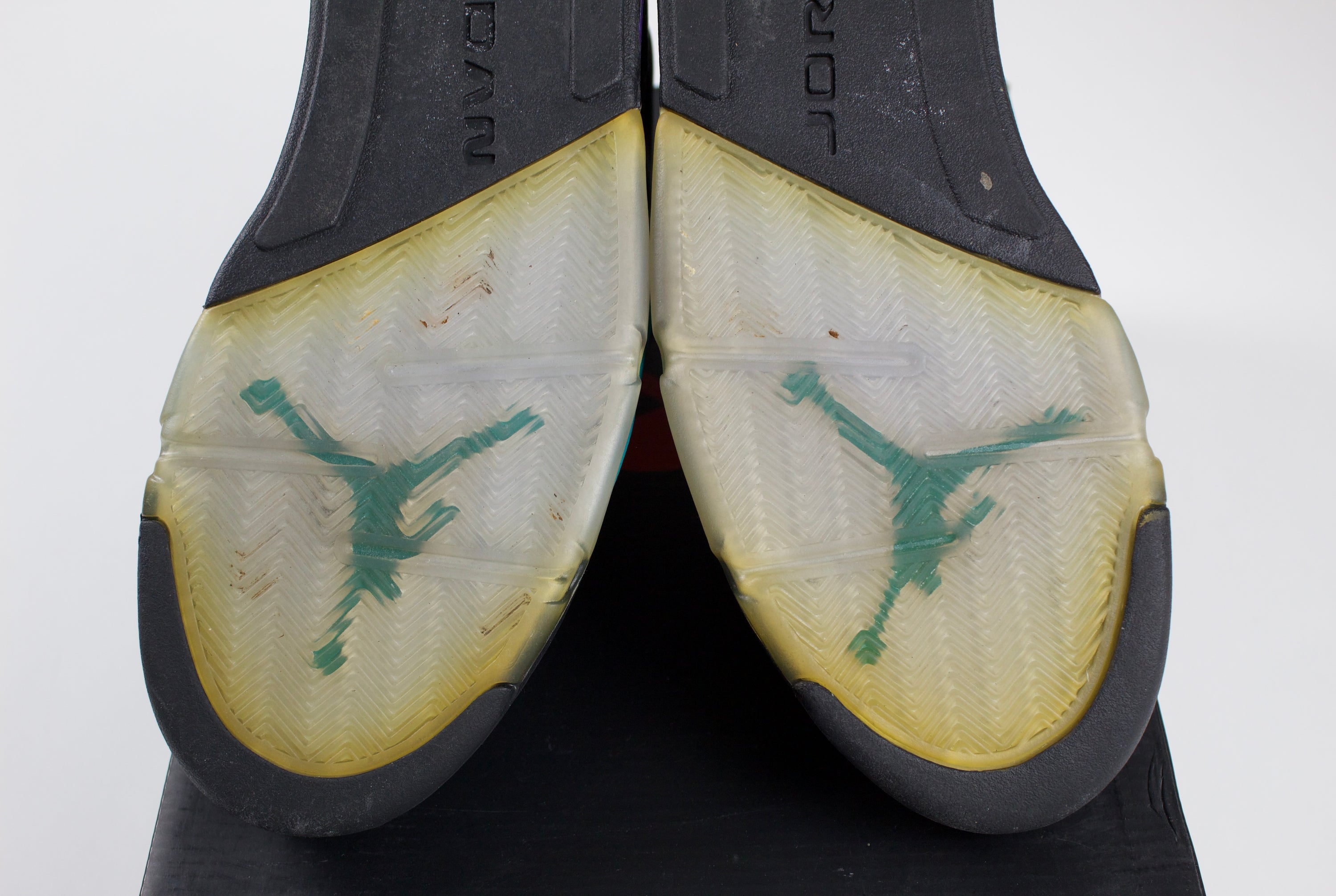 (PRE-OWNED) Jordan 5 Retro Black Grape (2013)
