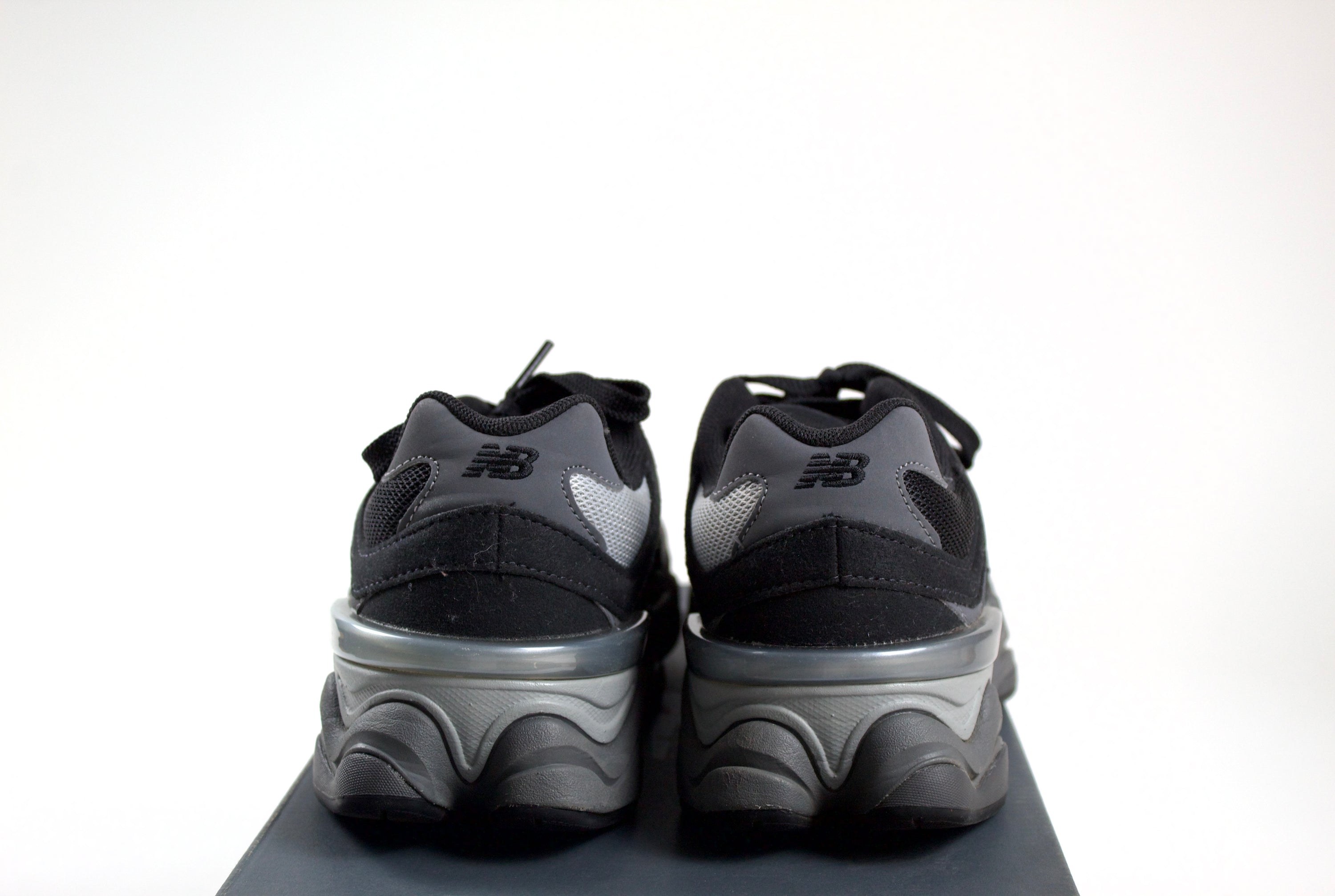 (PRE-OWNED) New Balance 9060 Black Grey (GS)