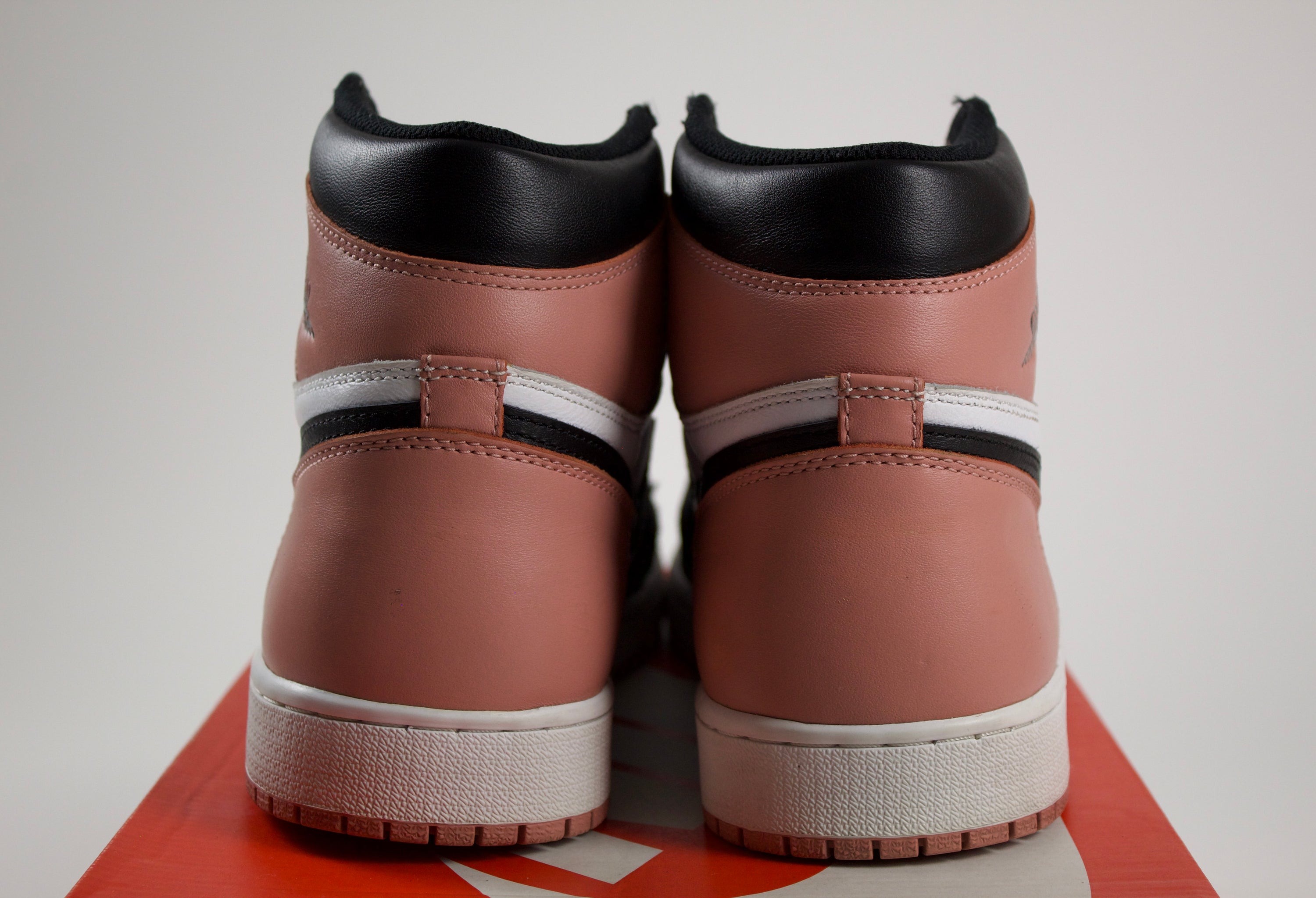 (PRE-OWNED) Jordan 1 Retro High Rust Pink