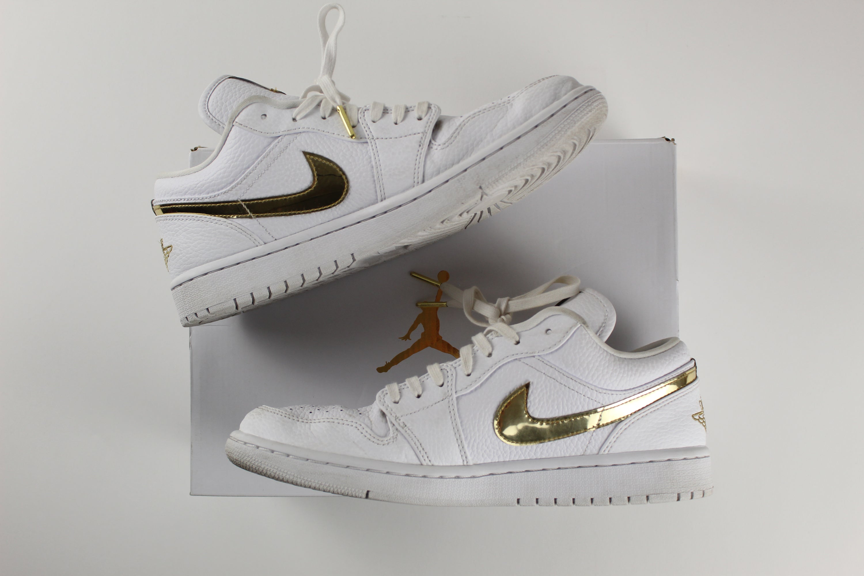 (PRE-OWNED) Jordan 1 Low White Metallic Gold (WMNS)