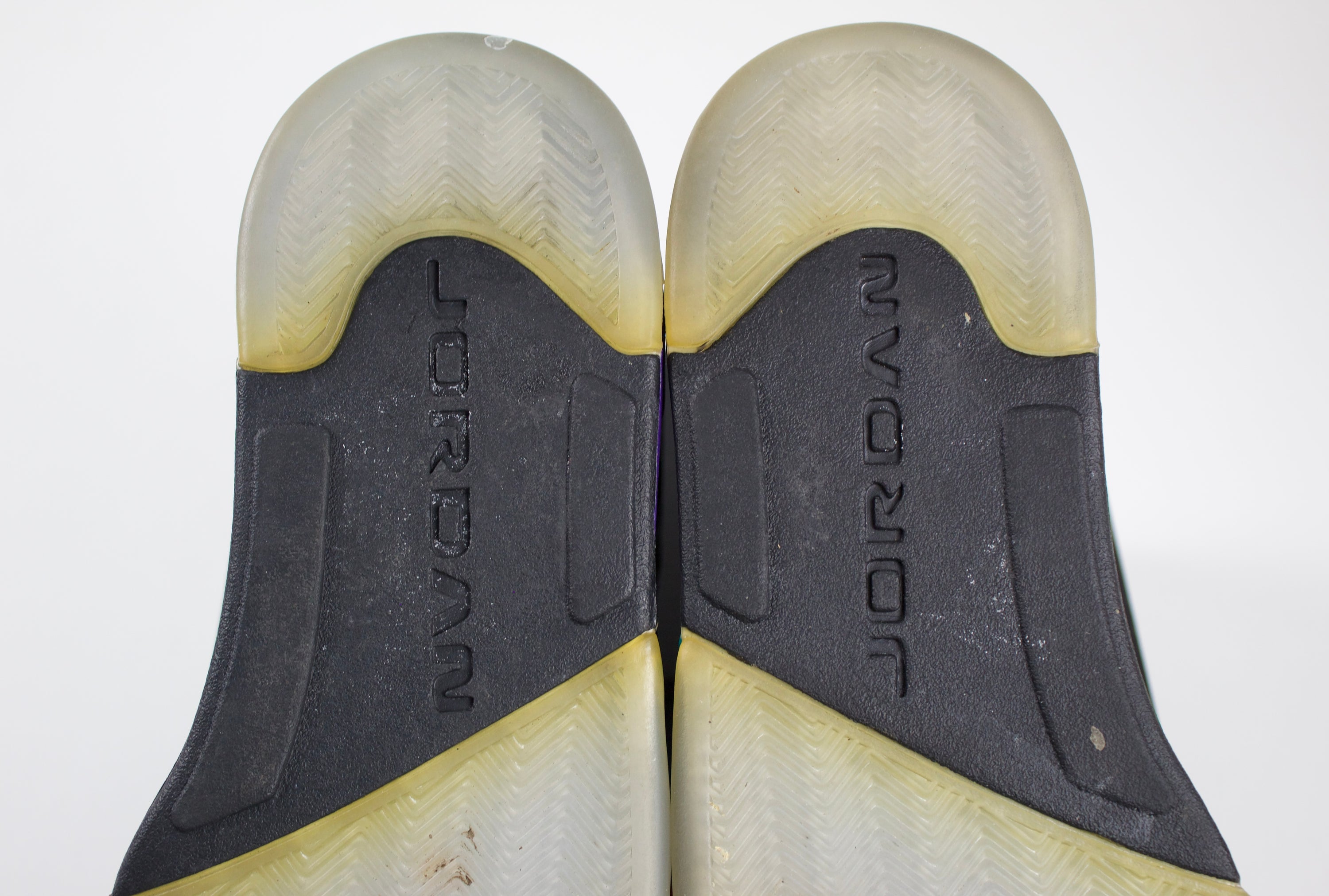 (PRE-OWNED) Jordan 5 Retro Black Grape (2013)