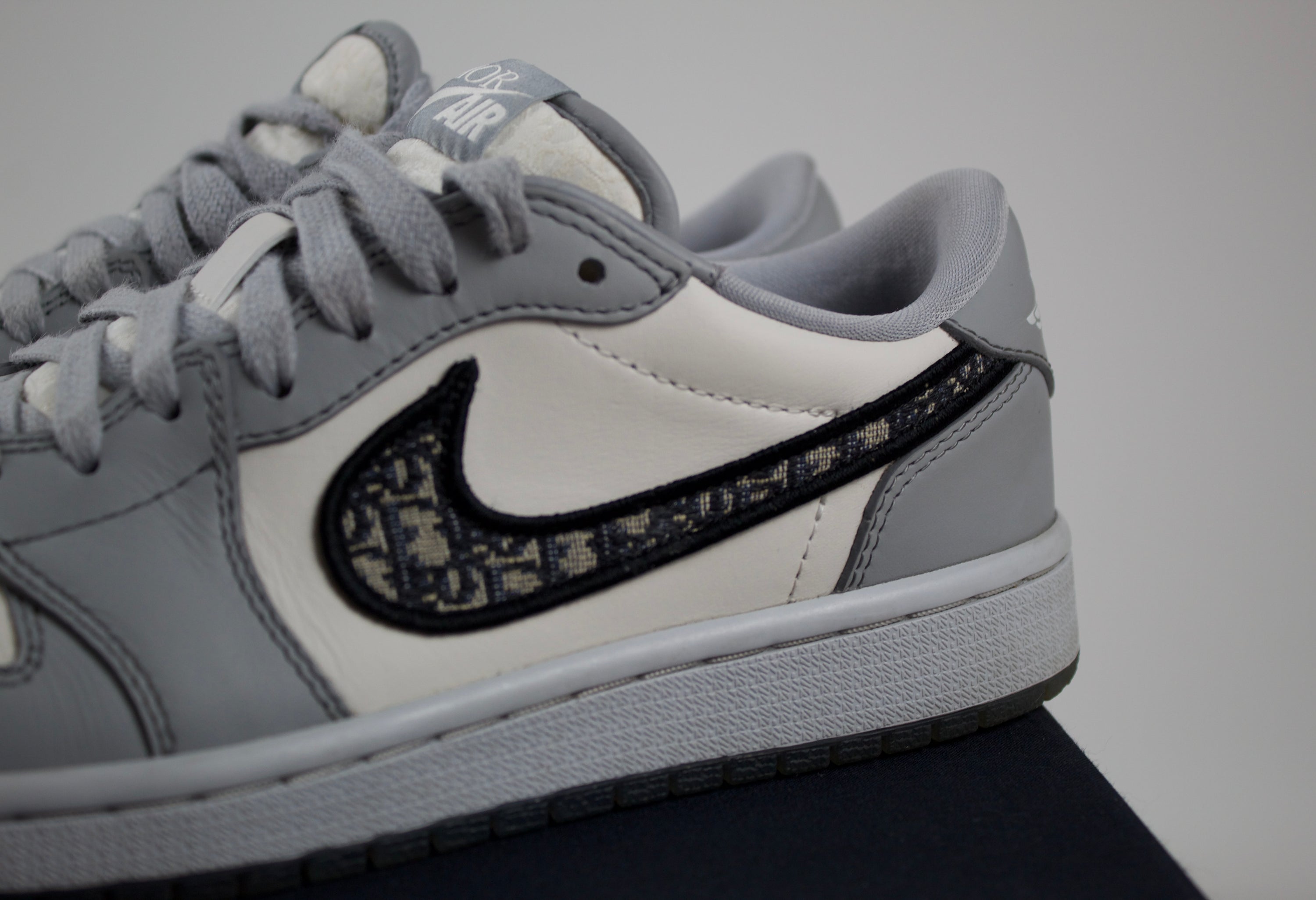 (PRE-OWNED) Jordan 1 Retro Low Dior