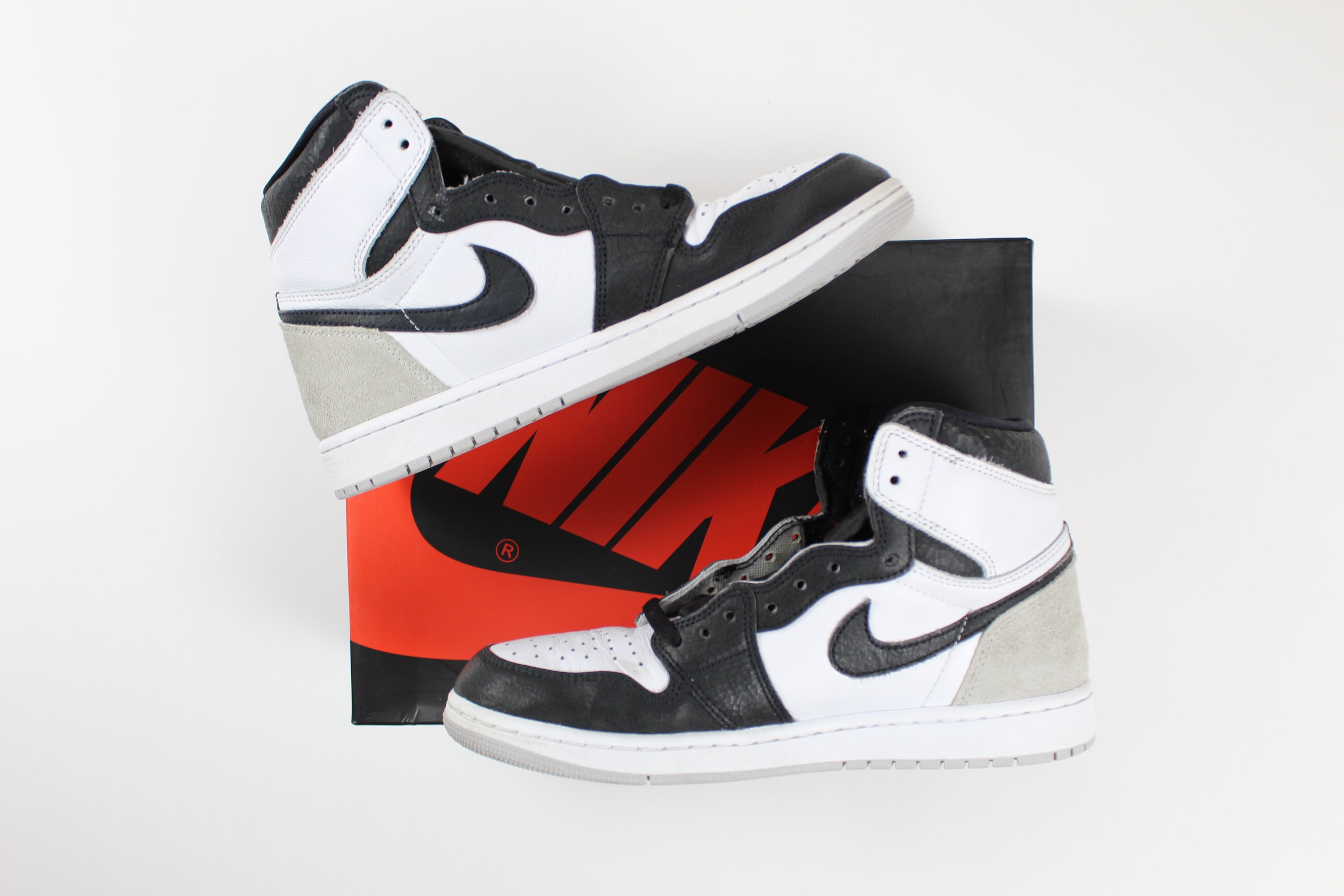 (PRE-OWNED) Jordan 1 Retro High OG Bleached Coral