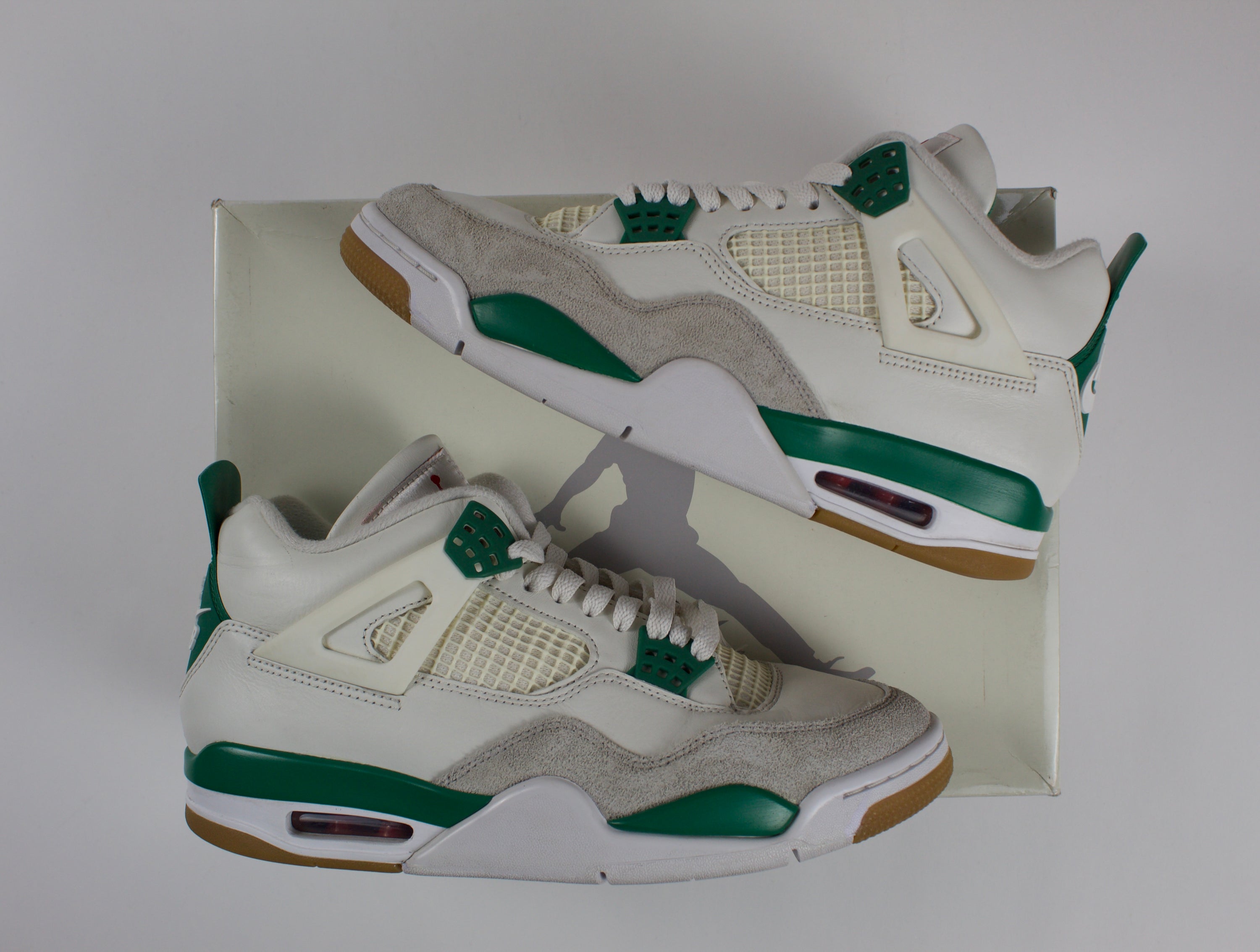 (PRE-OWNED) Jordan 4 Retro SB Pine Green