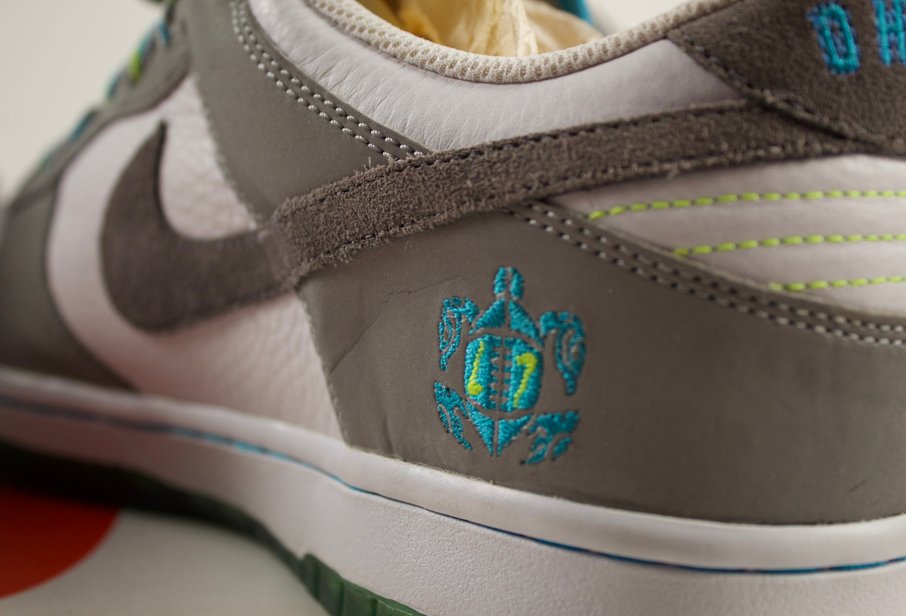 (PRE-OWNED) Nike Dunk Low Ohana 2011 NFL Pro Bowl F&F