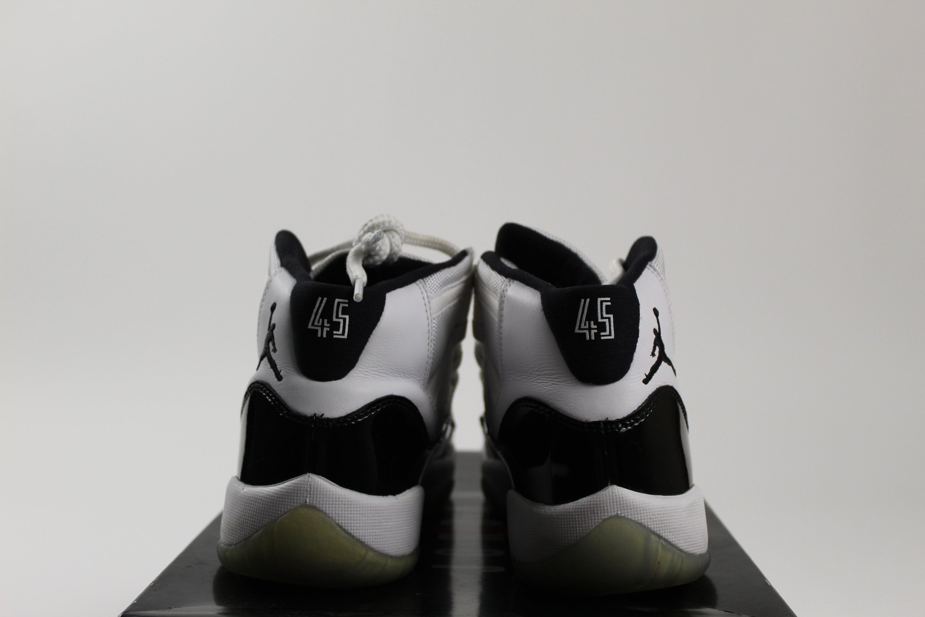 (PRE-OWNED) Jordan 11 Retro Concord (2018) (GS)