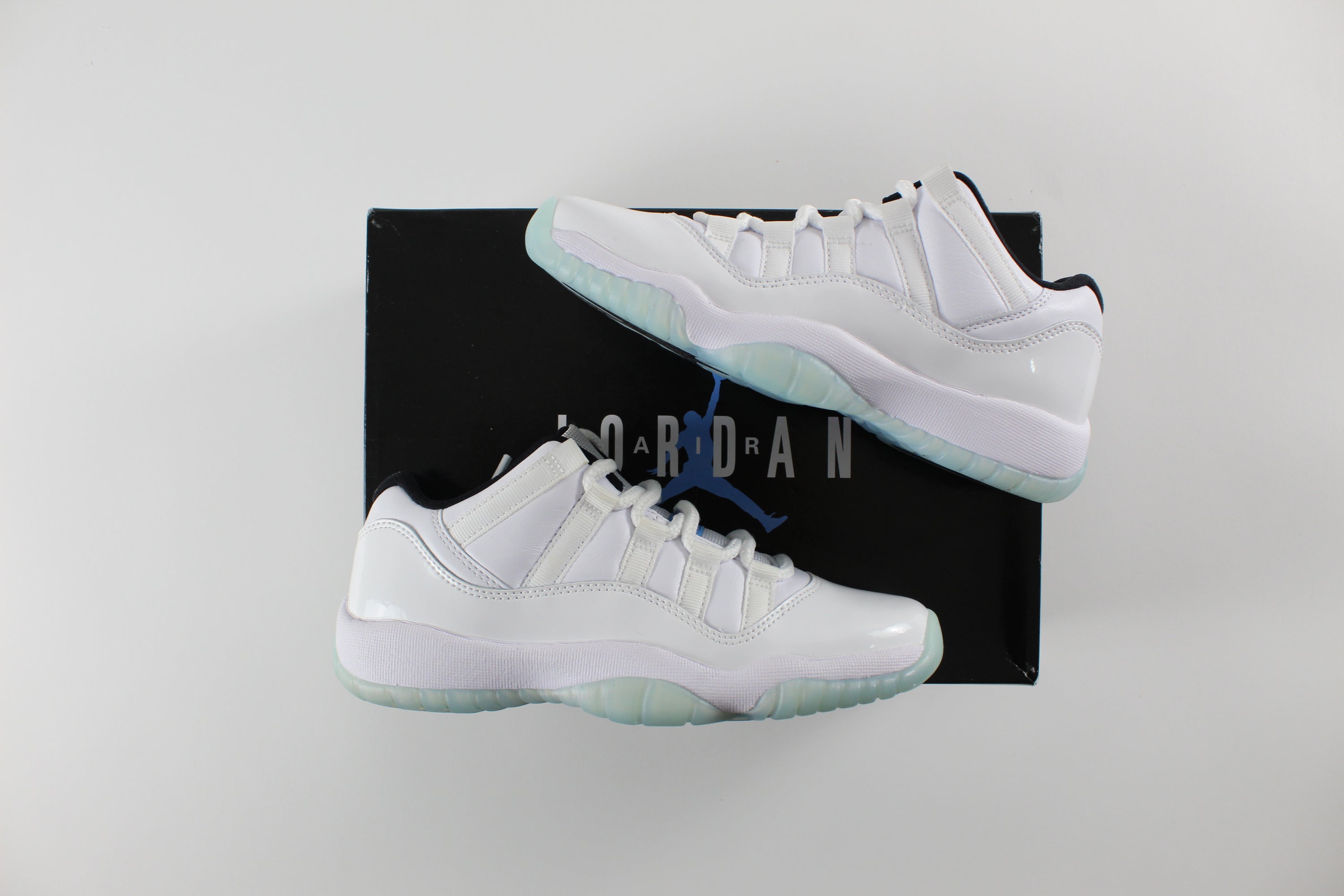 (PRE-OWNED) Jordan 11 Retro Low Legend Blue (GS)