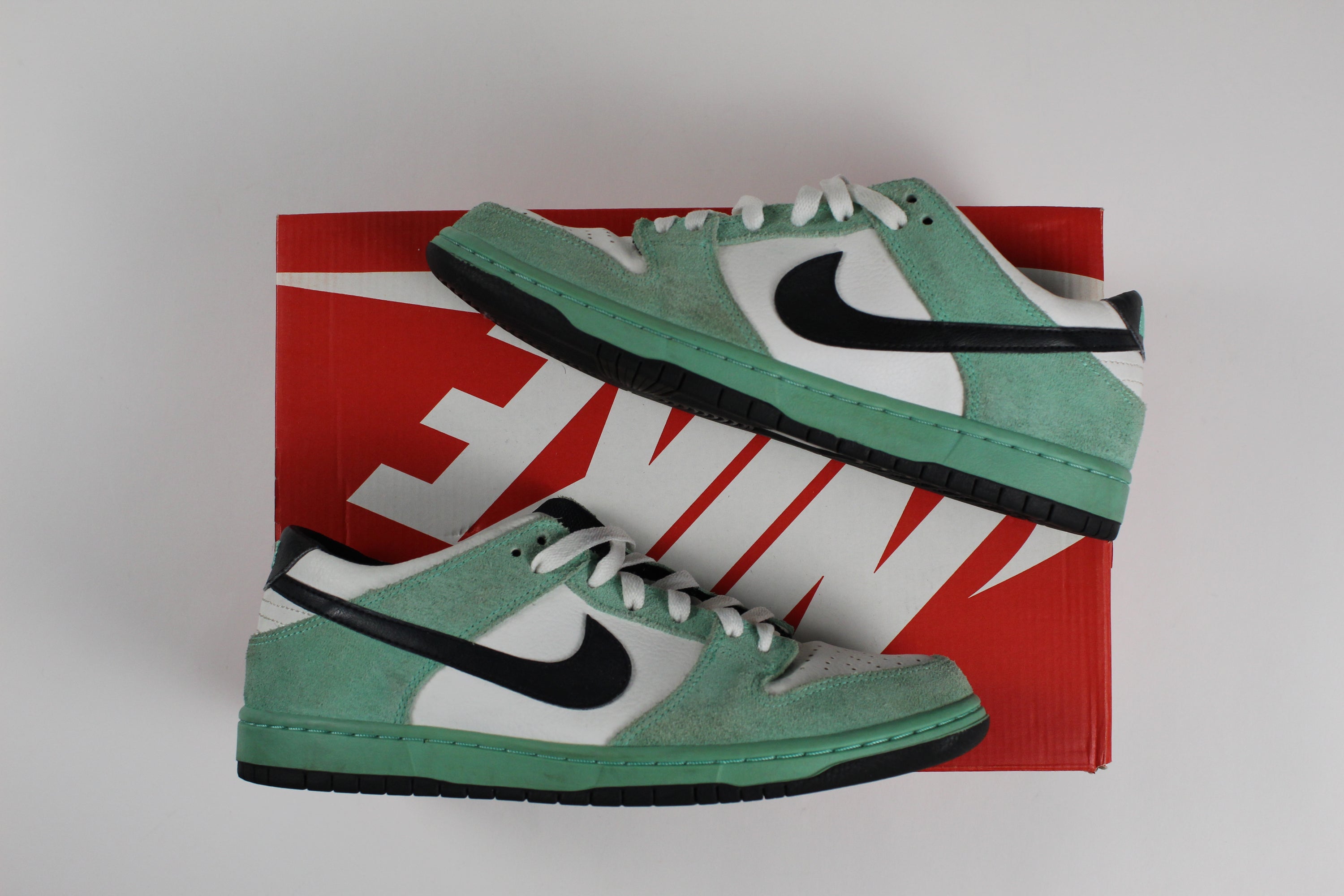 (PRE-OWNED) Nike SB Dunk Low Sea Crystal