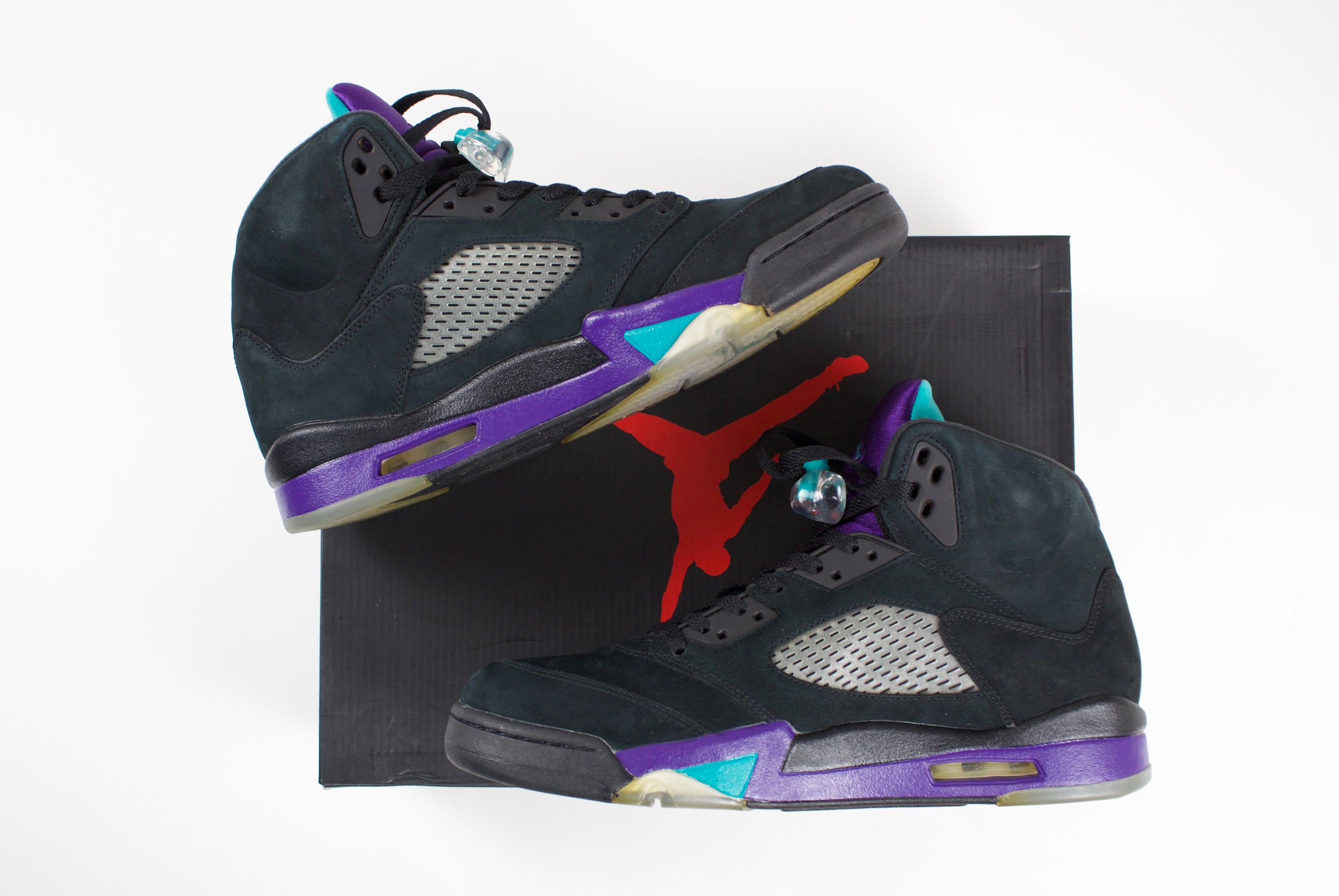 (PRE-OWNED) Jordan 5 Retro Black Grape (2013)