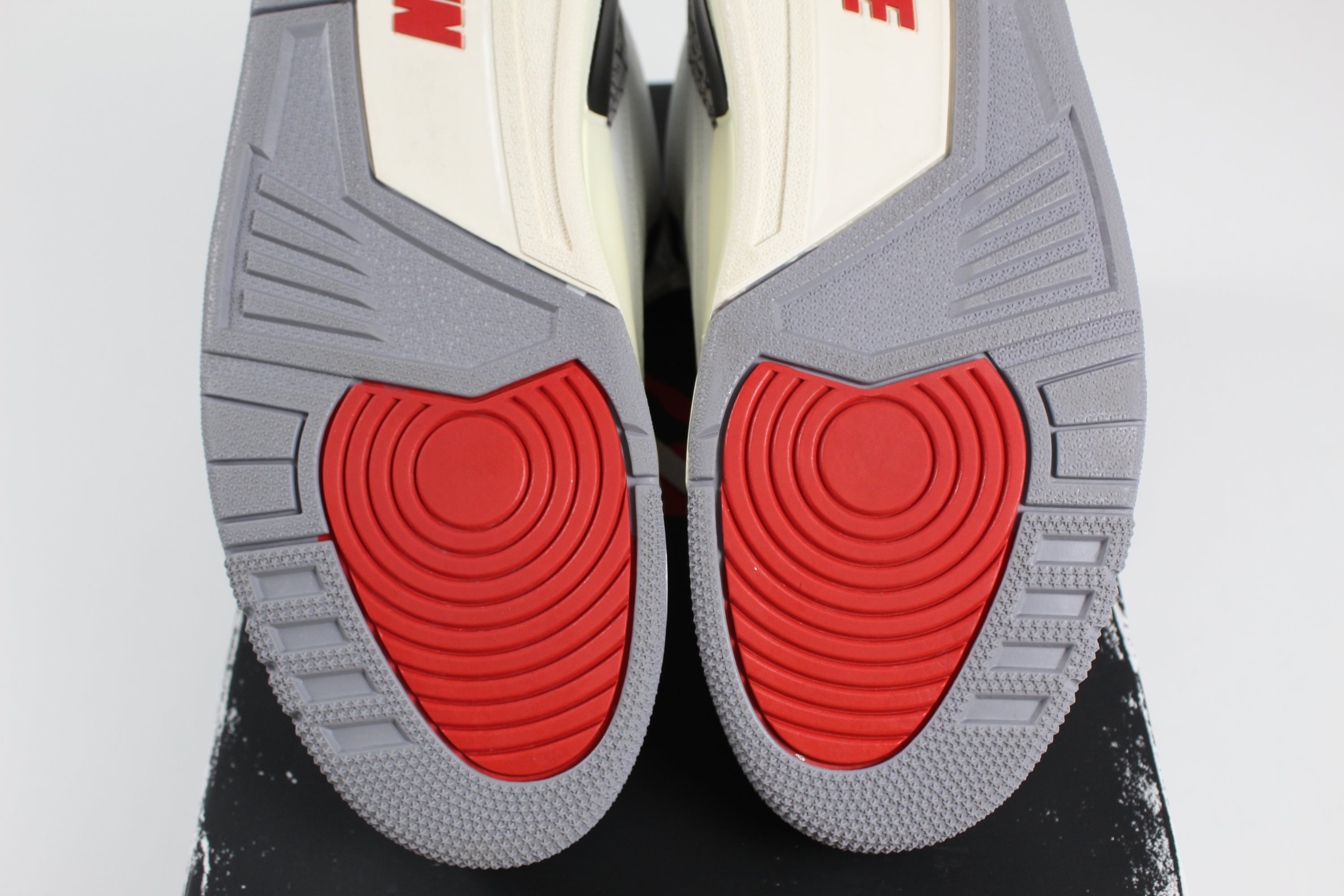 (PRE-OWNED) Jordan 3 Retro White Cement Reimagined