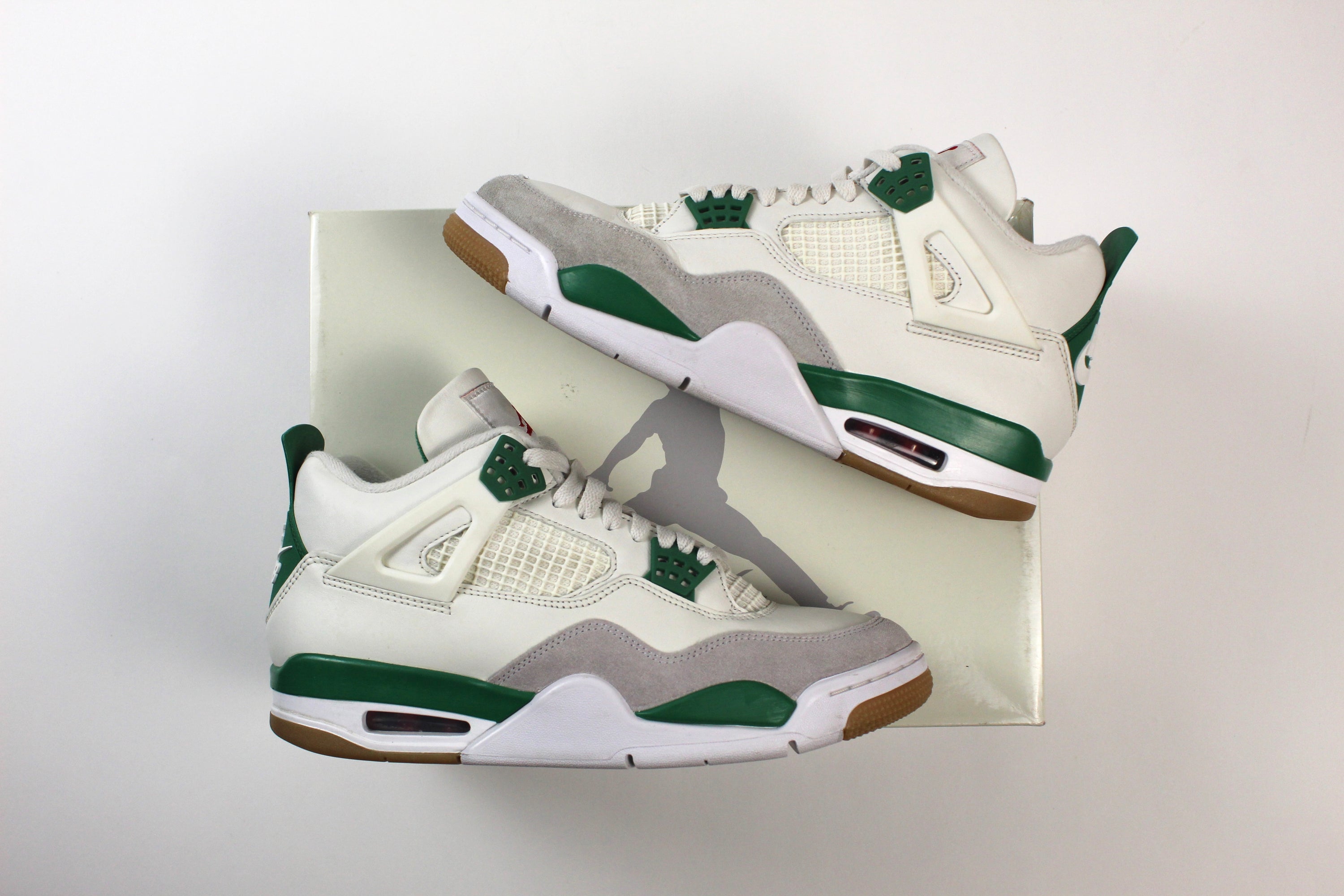 (PRE-OWNED) Jordan 4 Retro SB Pine Green