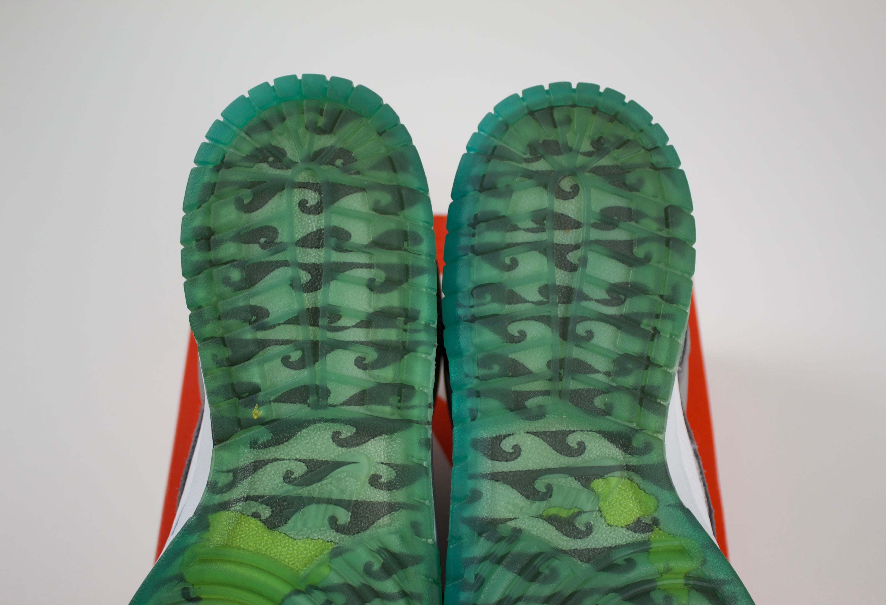 (PRE-OWNED) Nike Dunk Low Ohana 2011 NFL Pro Bowl F&F