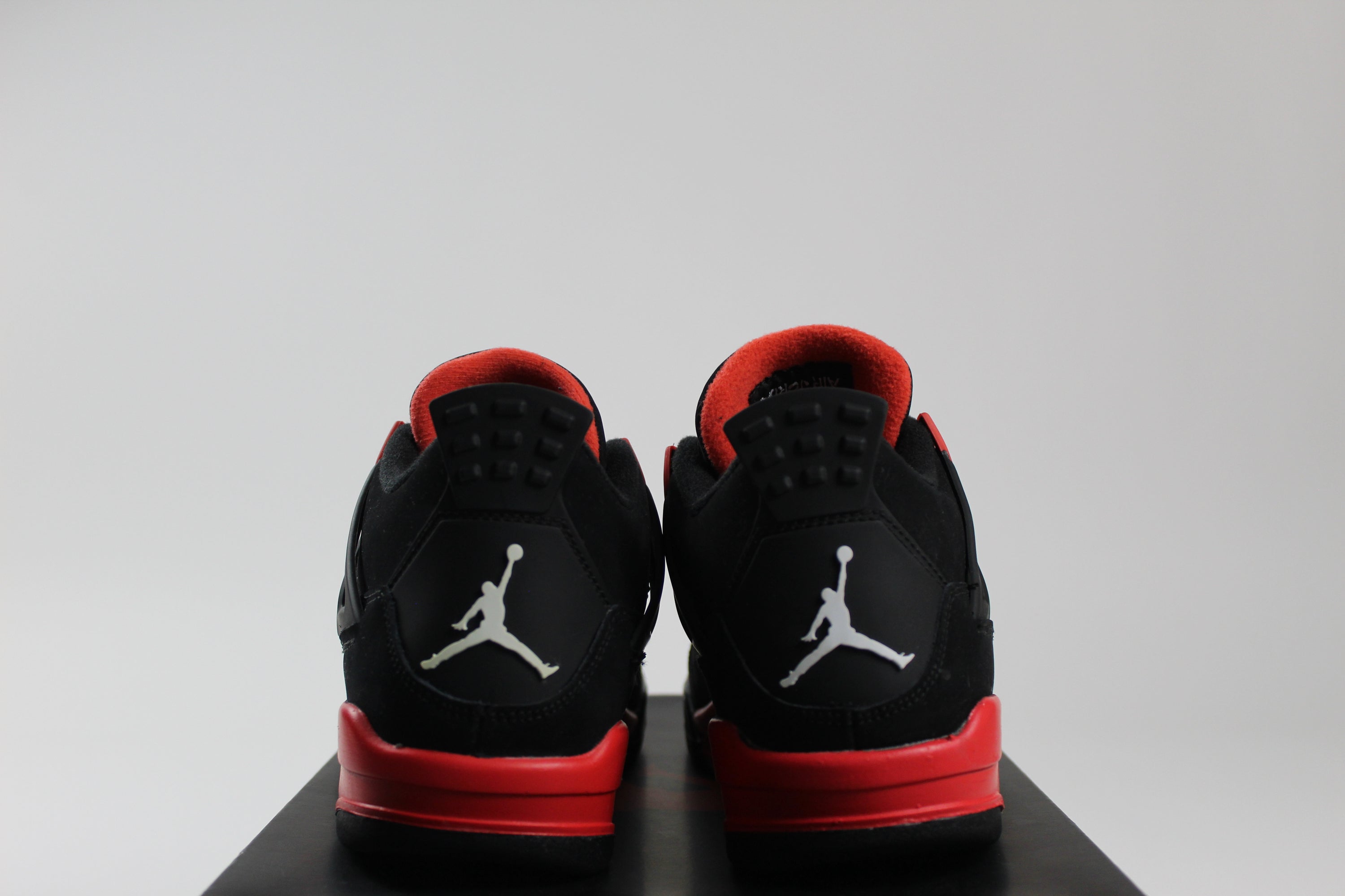 (PRE-OWNED) Jordan 4 Retro Red Thunder (GS)