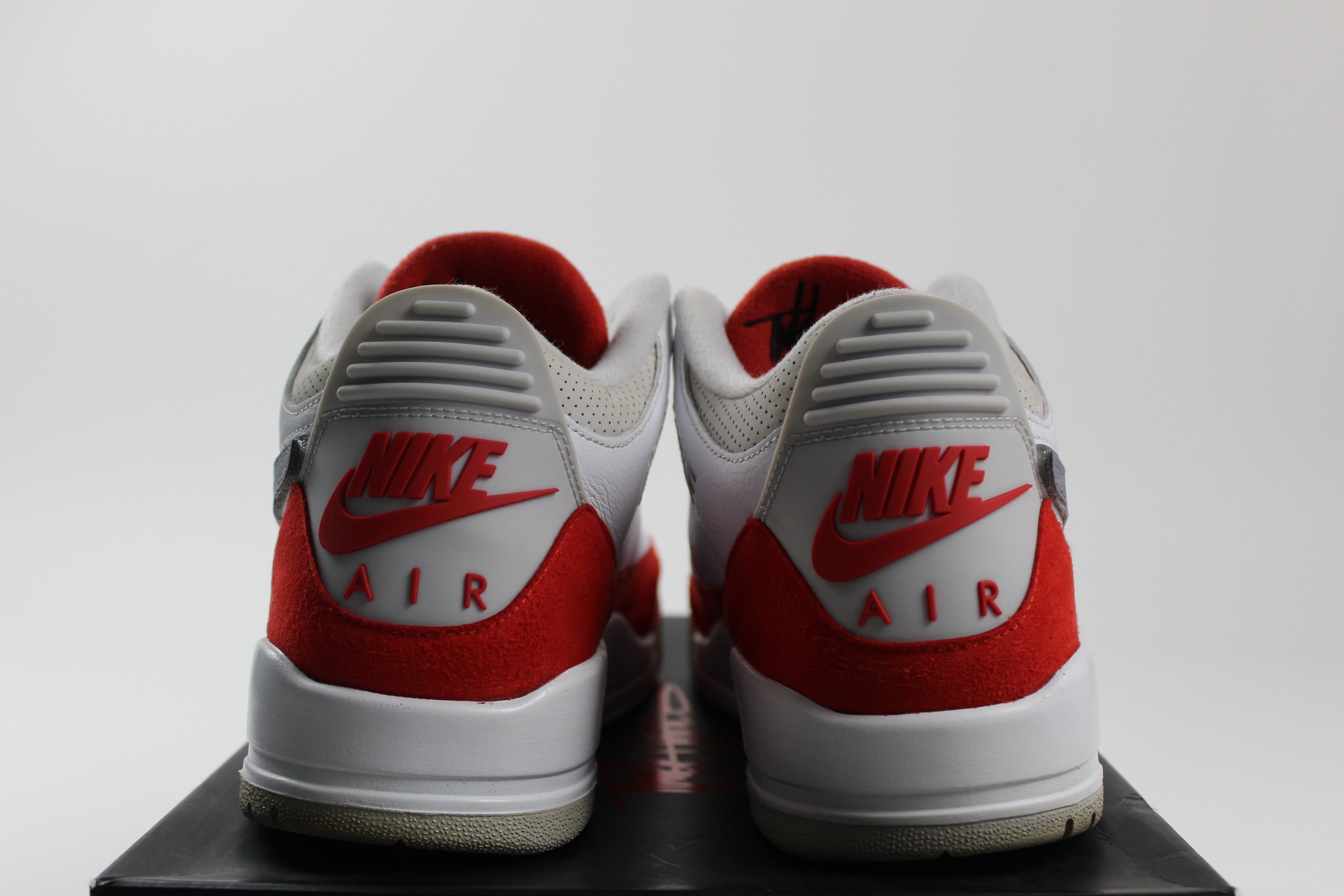 (PRE-OWNED) Jordan 3 Retro Tinker White University Red