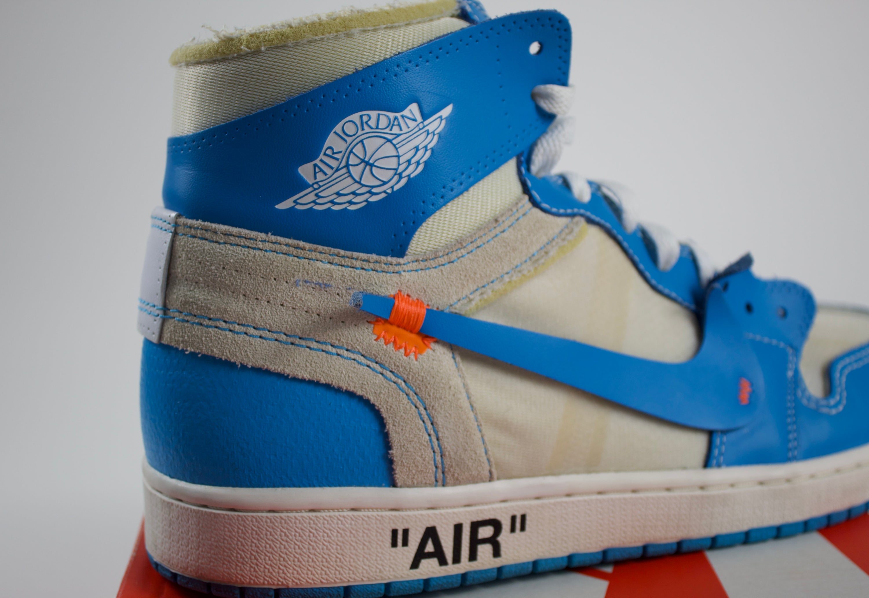(PRE-OWNED) Jordan 1 Retro High Off-White University Blue