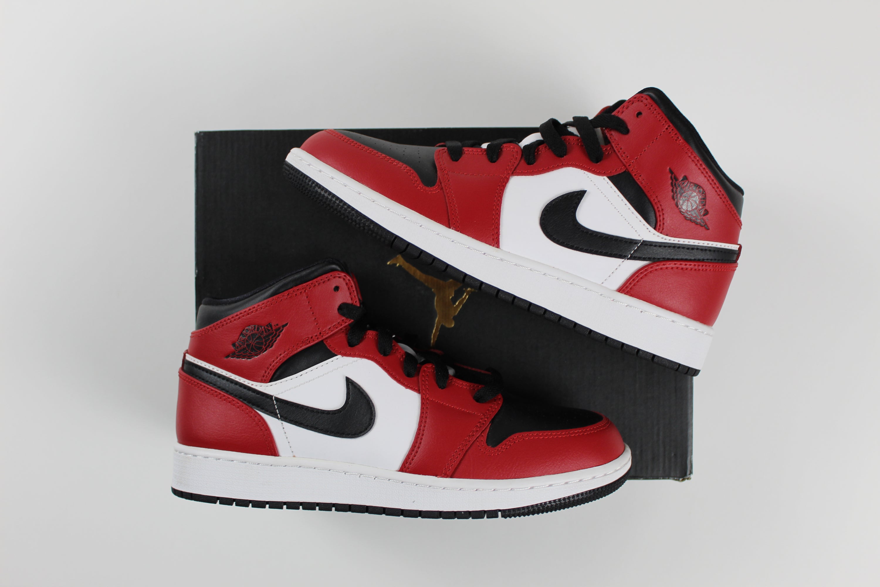 (PRE-OWNED) Jordan 1 Mid Chicago Black Toe (GS)