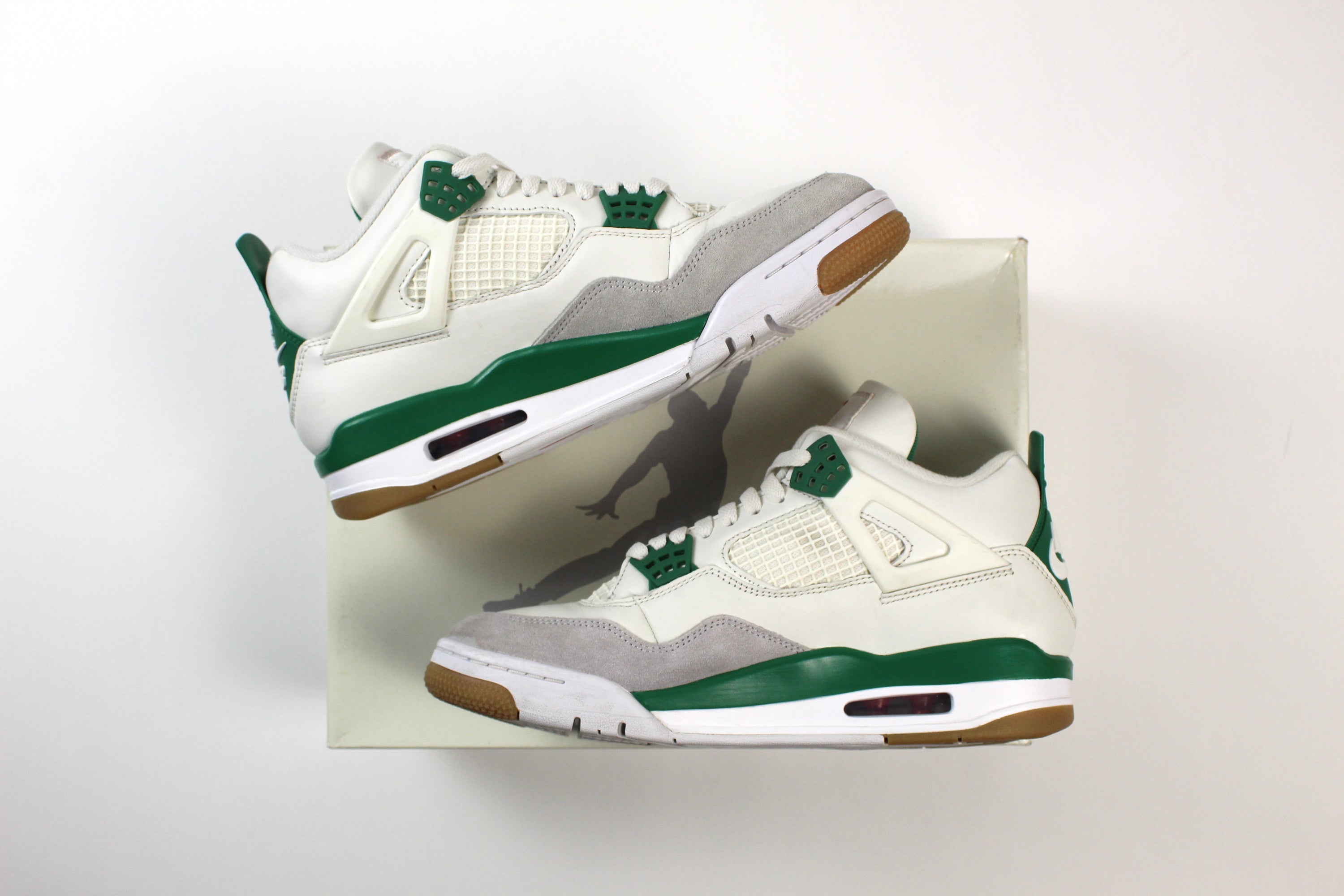 (PRE-OWNED) Jordan 4 Retro SB Pine Green