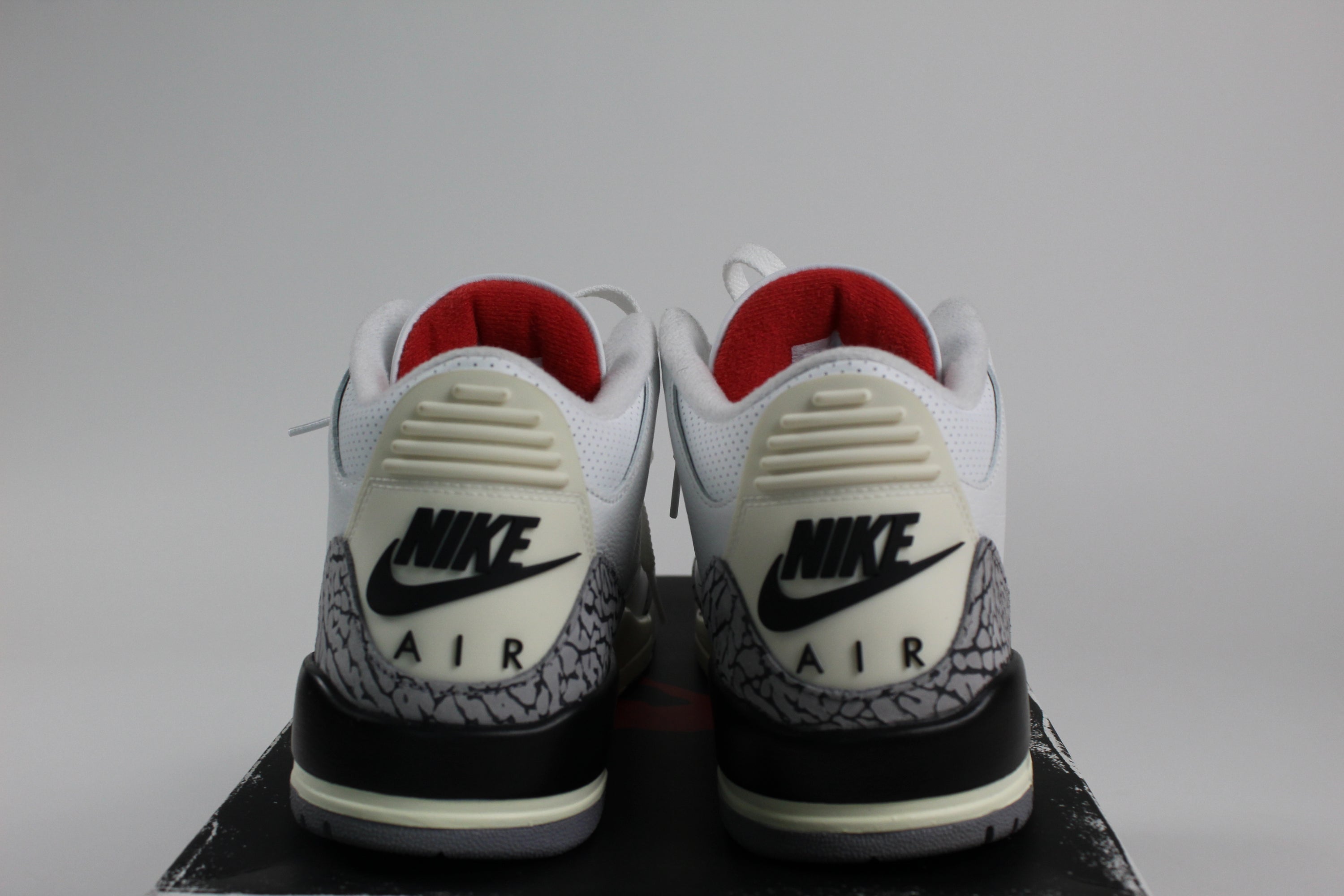 (PRE-OWNED) Jordan 3 Retro White Cement Reimagined
