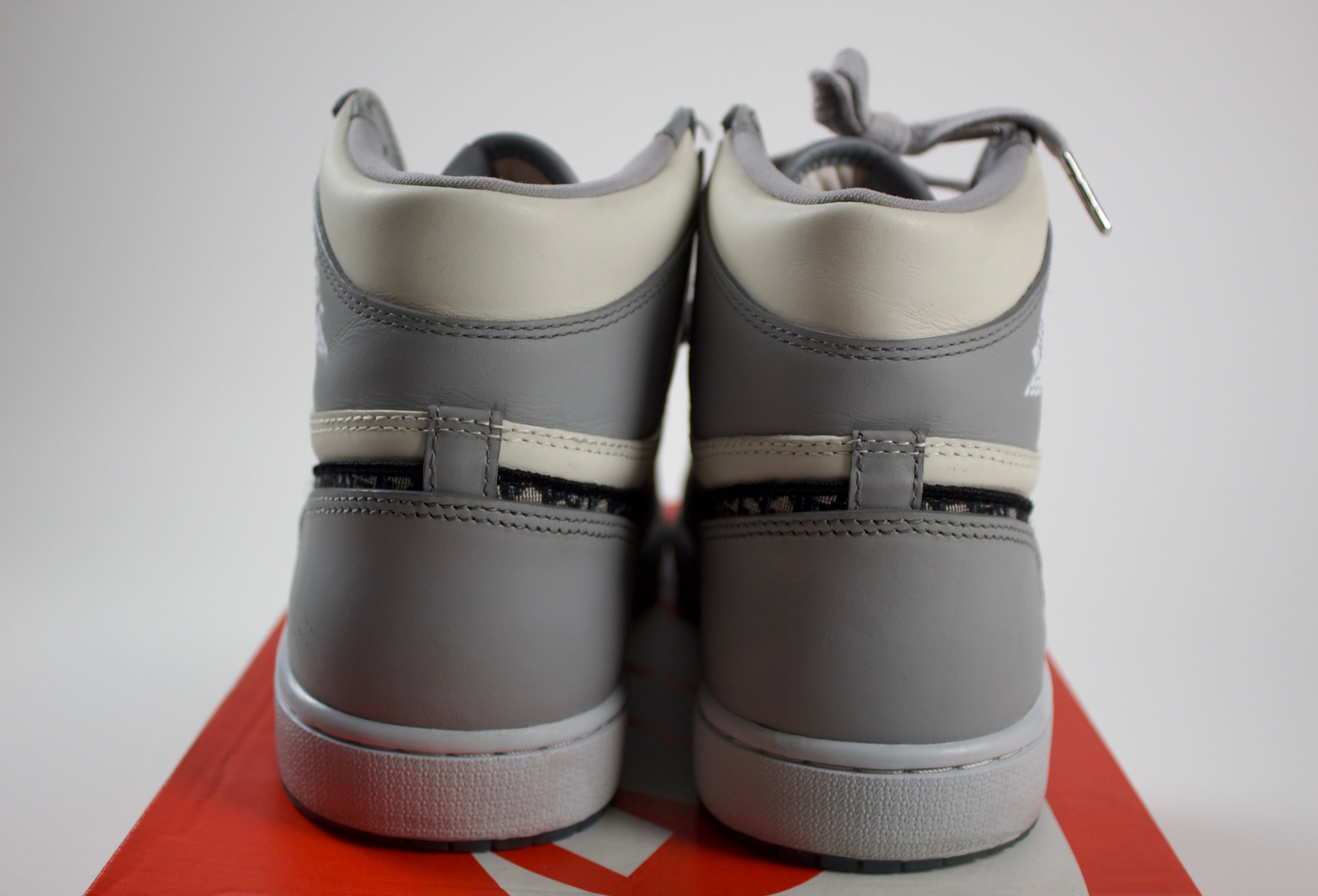(PRE-OWNED) Jordan 1 Retro High Dior