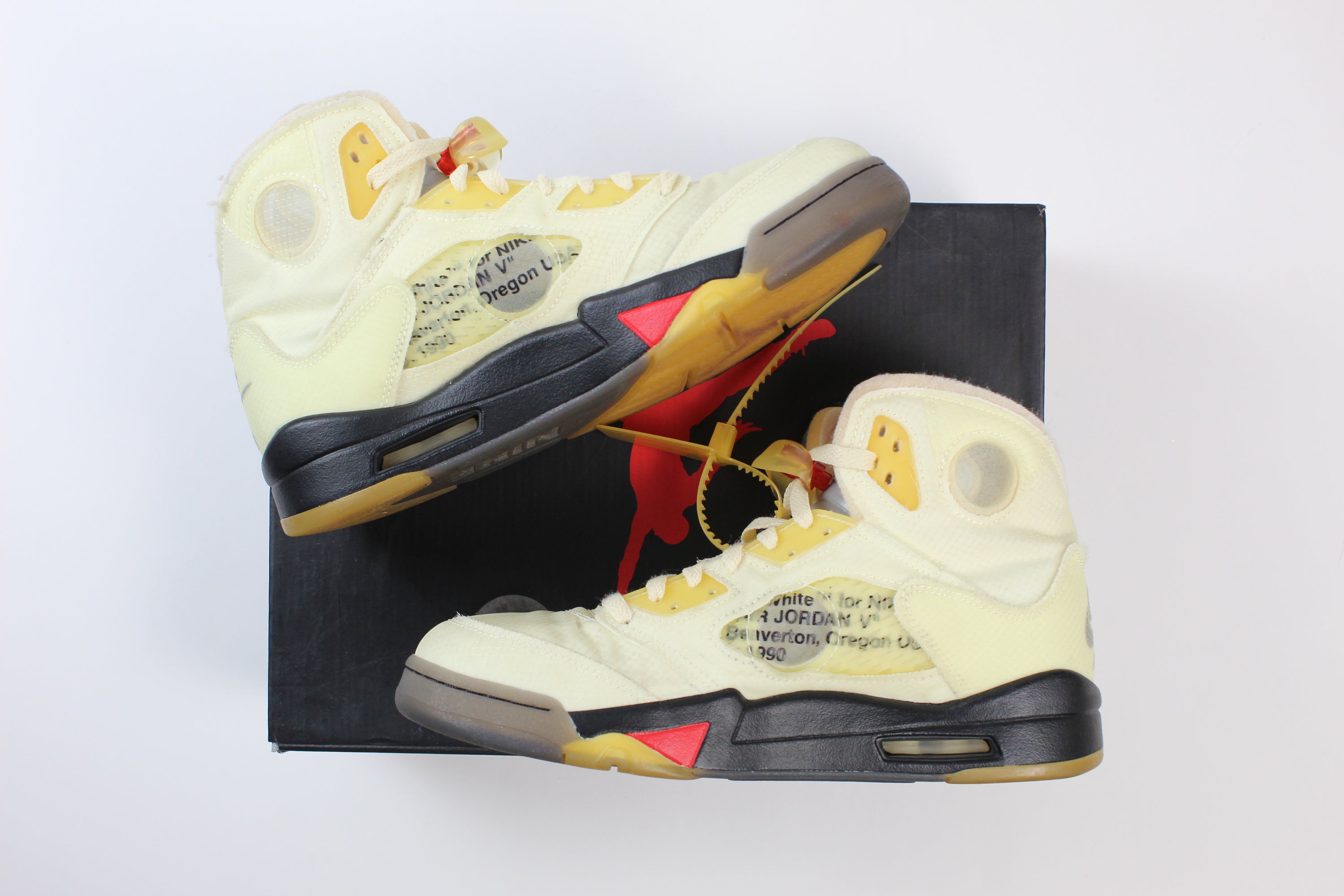 (PRE-OWNED) Jordan 5 Retro Off-White Sail