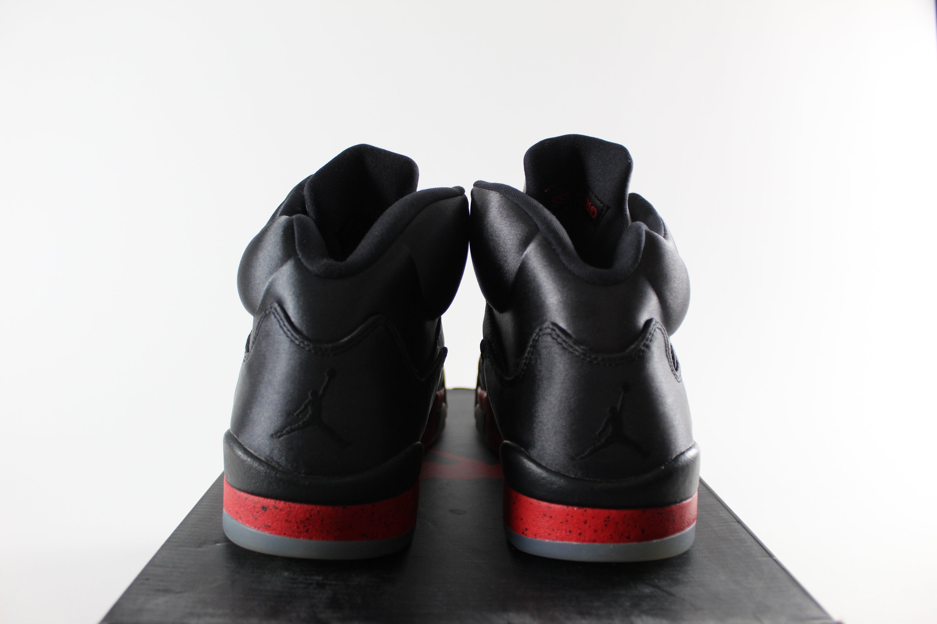 (PRE-OWNED) Jordan 5 Retro Satin Bred